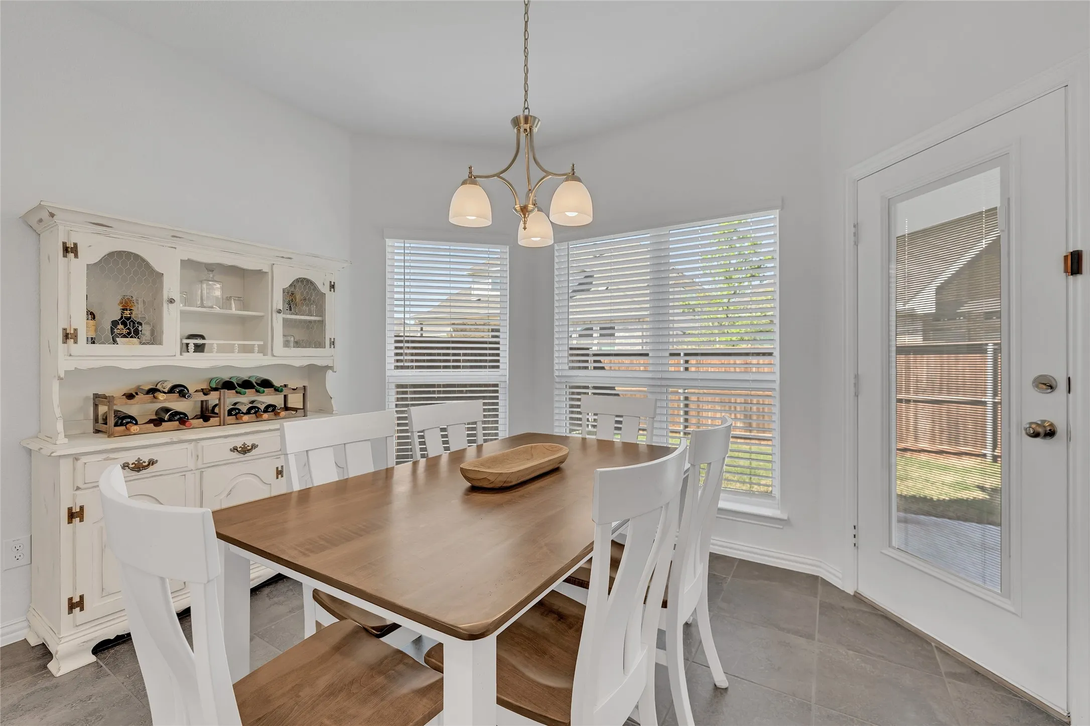 Breakfast nook large enough for an 8 seater table and chairs. Currently showing 6 with room.