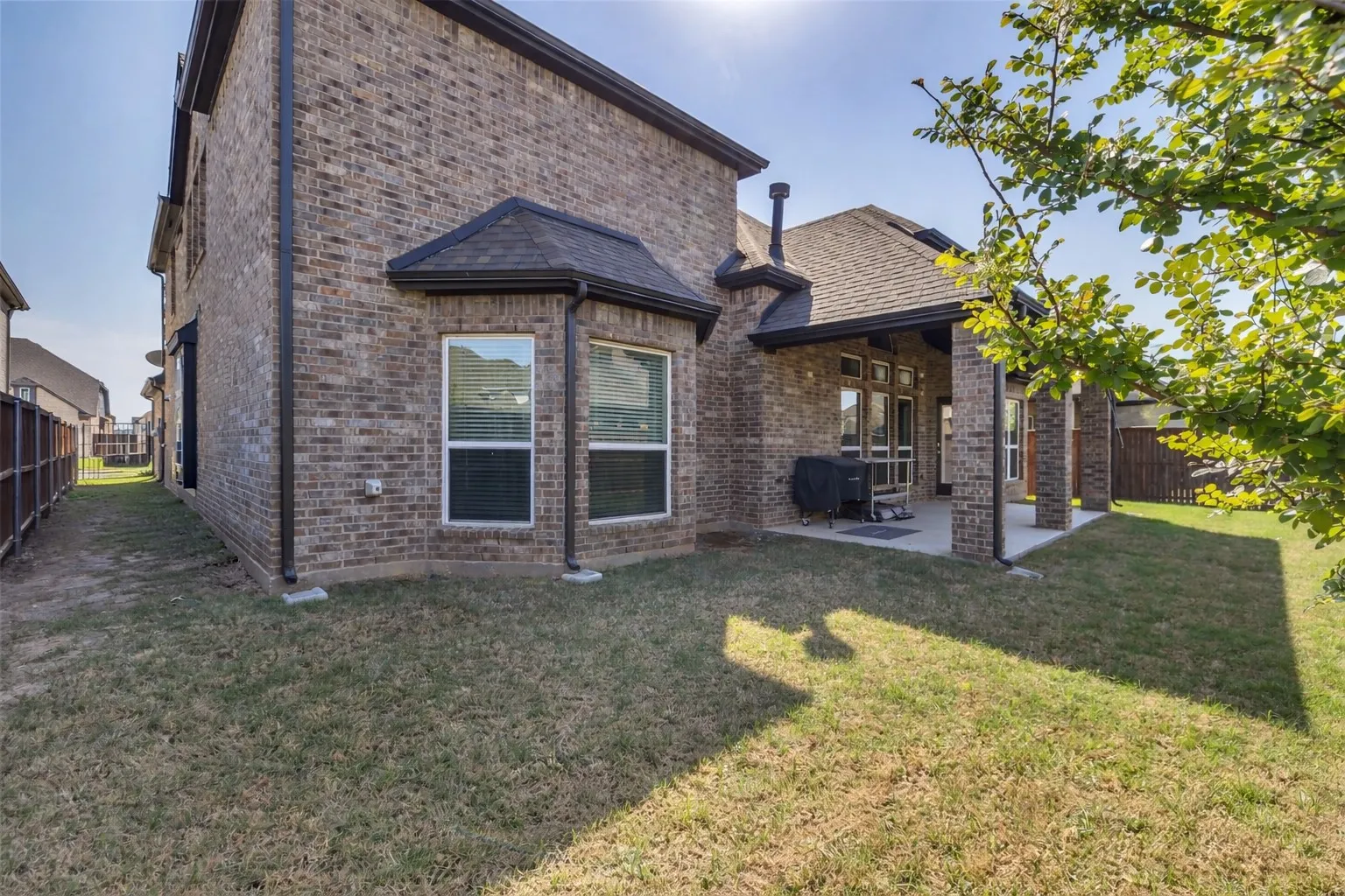 Single Family Residence For Sale in Tarrant County , 566 Long Meadow Drive, Haslet, Texas 76052, 5 Bedroom, 4 Bathroom, 3 Garage spaces, 3,781 Sqft, built in 2022, Preowned, mls#21219561, Real Estate Agent in Haslet, Homes For Sale in Tarrant county, Homes For Sale in Haslet, Realtor in Haslet Texas, Real Estate Brokerage Independent Realty Texas, Luminita Cordes Realtor