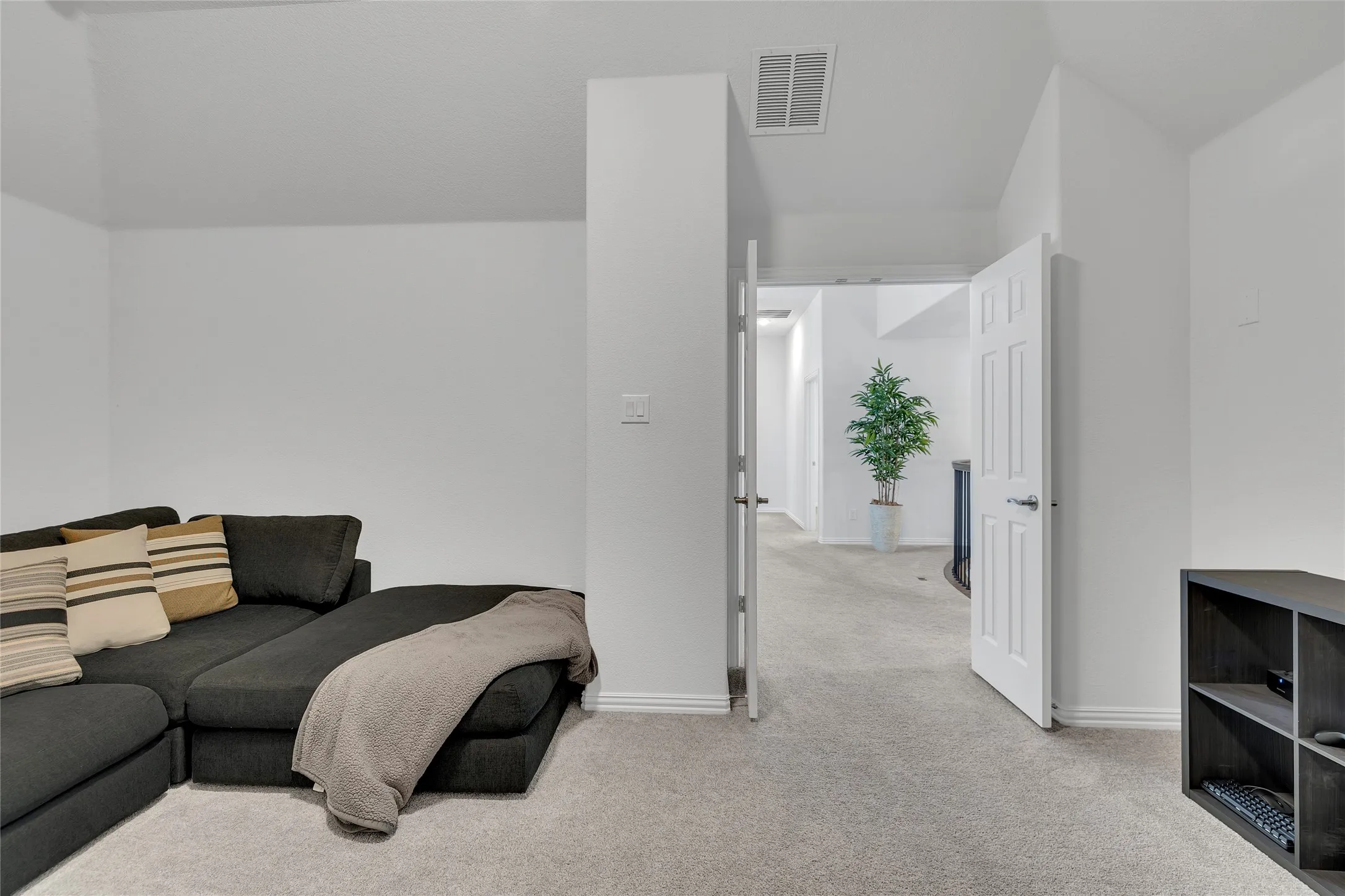 Single Family Residence For Sale in Tarrant County , 566 Long Meadow Drive, Haslet, Texas 76052, 5 Bedroom, 4 Bathroom, 3 Garage spaces, 3,781 Sqft, built in 2022, Preowned, mls#21219561, Real Estate Agent in Haslet, Homes For Sale in Tarrant county, Homes For Sale in Haslet, Realtor in Haslet Texas, Real Estate Brokerage Independent Realty Texas, Luminita Cordes Realtor