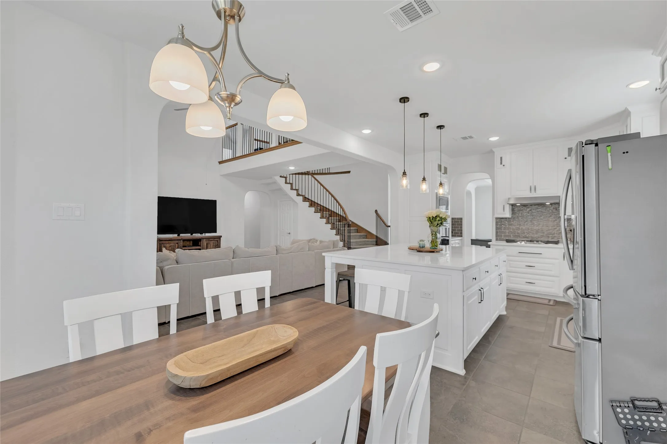 Single Family Residence For Sale in Tarrant County , 566 Long Meadow Drive, Haslet, Texas 76052, 5 Bedroom, 4 Bathroom, 3 Garage spaces, 3,781 Sqft, built in 2022, Preowned, mls#21219561, Real Estate Agent in Haslet, Homes For Sale in Tarrant county, Homes For Sale in Haslet, Realtor in Haslet Texas, Real Estate Brokerage Independent Realty Texas, Luminita Cordes Realtor