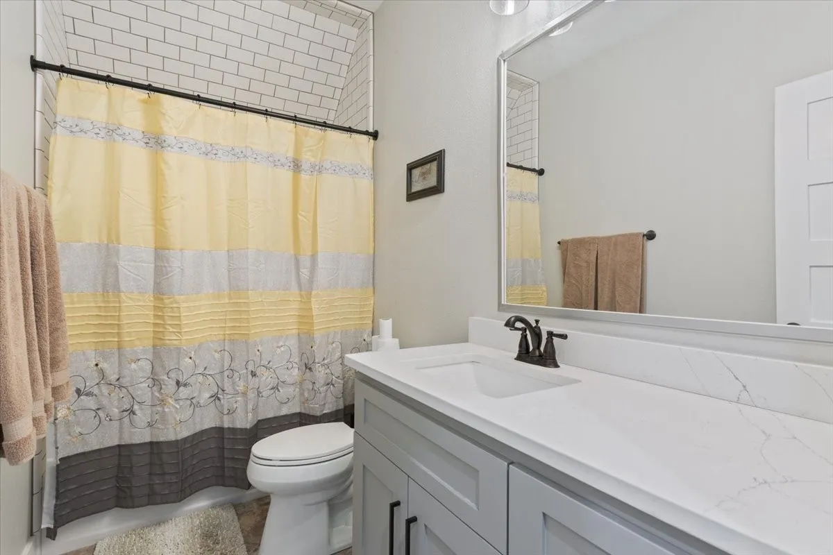 Full bath with vanity and shower / bath combo with shower curtain