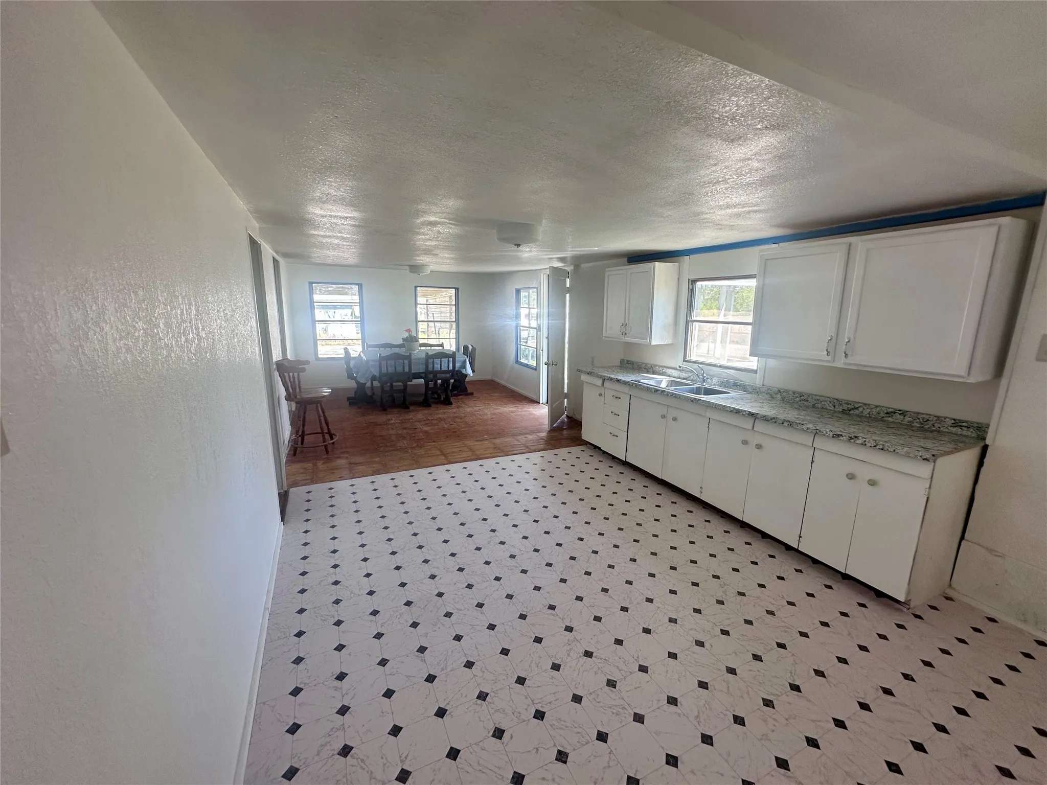 Single Family Residence For Sale in Coleman County , 302 W Ripley Street, Coleman, Texas 76834, 3 Bedroom, 1 Bathroom, Garage spaces, 1,440 Sqft, built in 1920, mls#21220786, Real Estate Agent in Coleman, Homes For Sale in Coleman county, Homes For Sale in Coleman, Realtor in Coleman Texas, Real Estate Brokerage Independent Realty Texas, Luminita Cordes Realtor