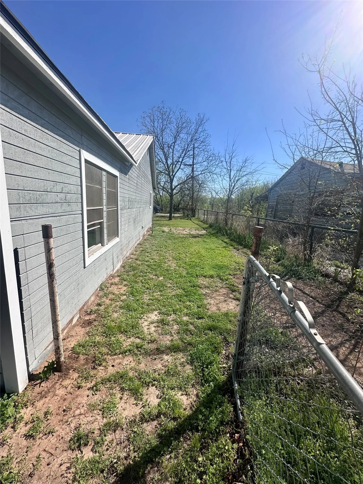 Single Family Residence For Sale in Coleman County , 302 W Ripley Street, Coleman, Texas 76834, 3 Bedroom, 1 Bathroom, Garage spaces, 1,440 Sqft, built in 1920, mls#21220786, Real Estate Agent in Coleman, Homes For Sale in Coleman county, Homes For Sale in Coleman, Realtor in Coleman Texas, Real Estate Brokerage Independent Realty Texas, Luminita Cordes Realtor