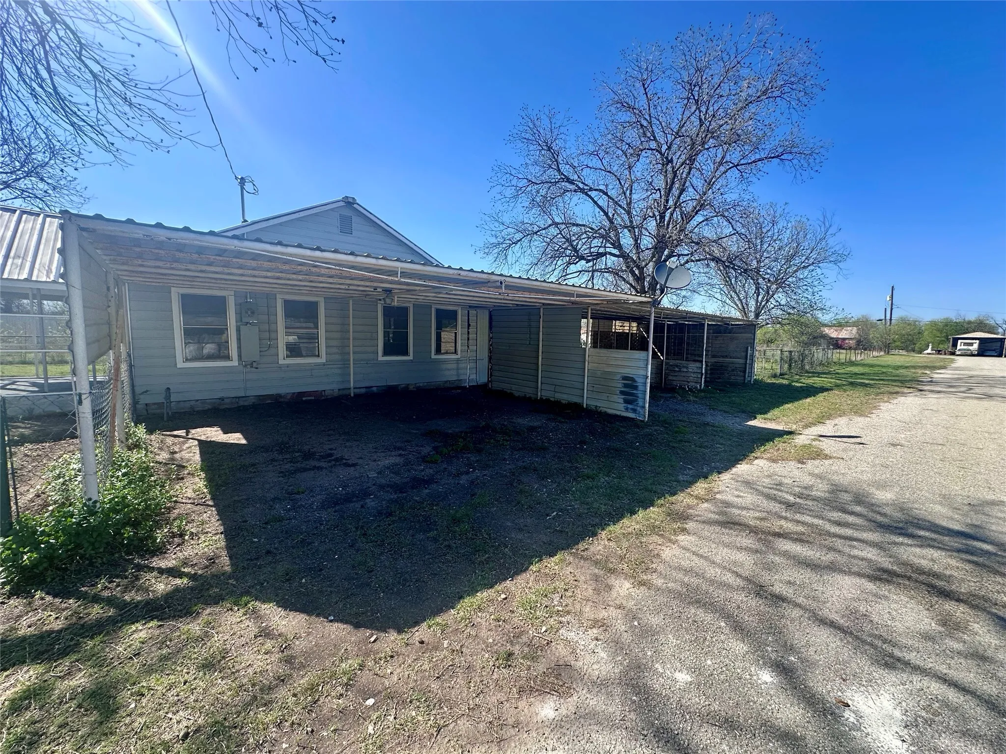 Single Family Residence For Sale in Coleman County , 302 W Ripley Street, Coleman, Texas 76834, 3 Bedroom, 1 Bathroom, Garage spaces, 1,440 Sqft, built in 1920, mls#21220786, Real Estate Agent in Coleman, Homes For Sale in Coleman county, Homes For Sale in Coleman, Realtor in Coleman Texas, Real Estate Brokerage Independent Realty Texas, Luminita Cordes Realtor
