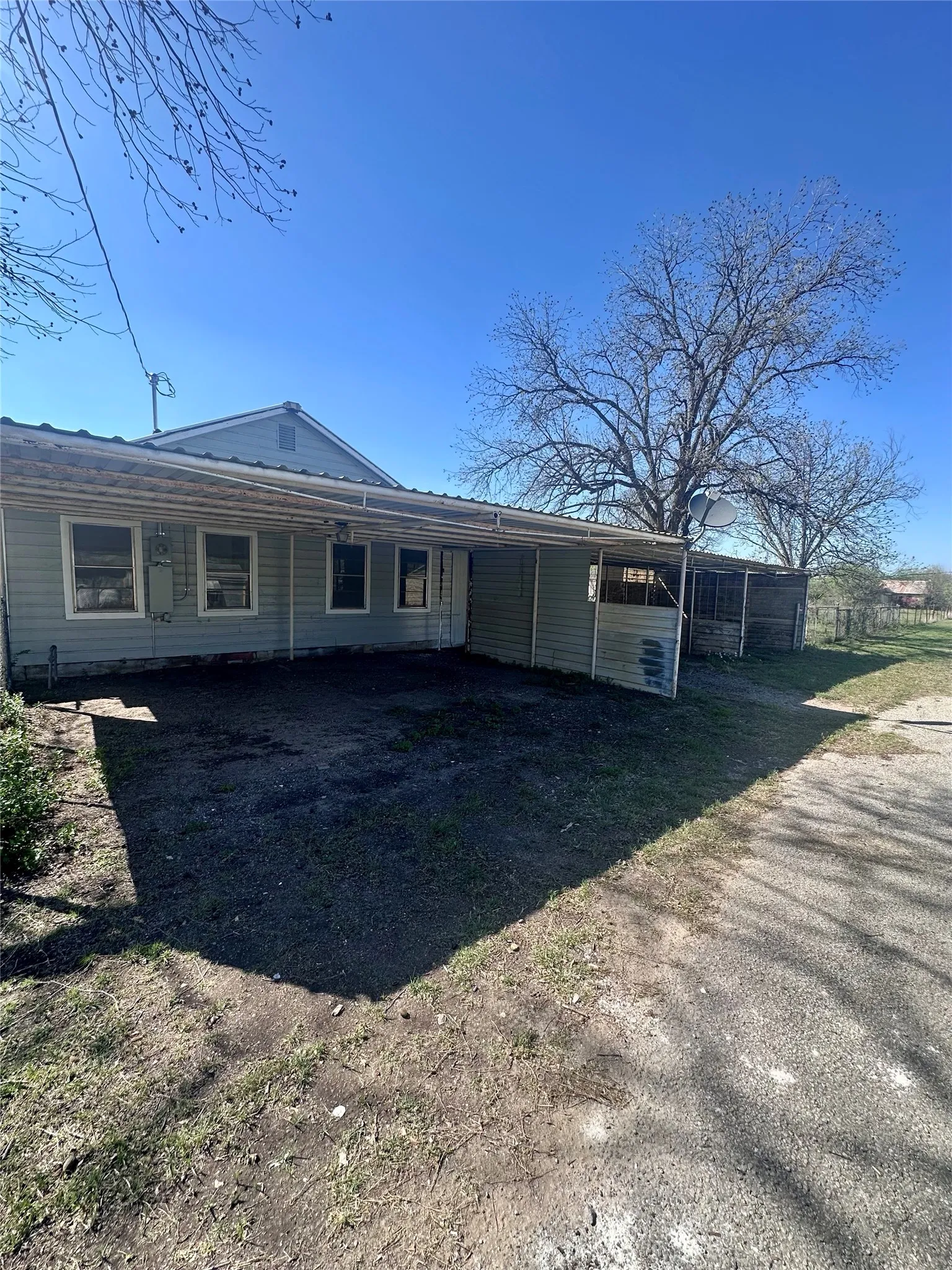 Single Family Residence For Sale in Coleman County , 302 W Ripley Street, Coleman, Texas 76834, 3 Bedroom, 1 Bathroom, Garage spaces, 1,440 Sqft, built in 1920, mls#21220786, Real Estate Agent in Coleman, Homes For Sale in Coleman county, Homes For Sale in Coleman, Realtor in Coleman Texas, Real Estate Brokerage Independent Realty Texas, Luminita Cordes Realtor
