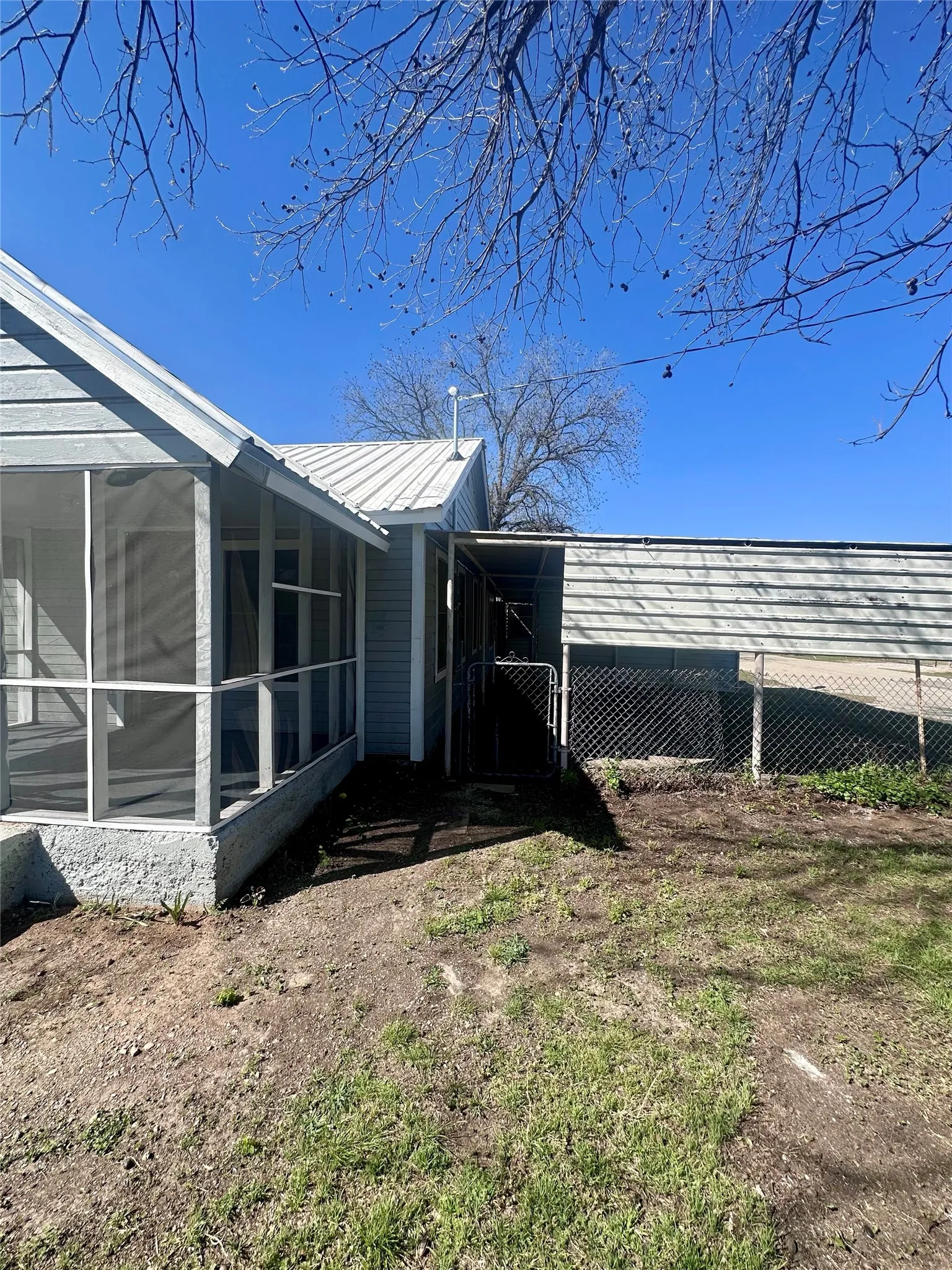 Single Family Residence For Sale in Coleman County , 302 W Ripley Street, Coleman, Texas 76834, 3 Bedroom, 1 Bathroom, Garage spaces, 1,440 Sqft, built in 1920, mls#21220786, Real Estate Agent in Coleman, Homes For Sale in Coleman county, Homes For Sale in Coleman, Realtor in Coleman Texas, Real Estate Brokerage Independent Realty Texas, Luminita Cordes Realtor