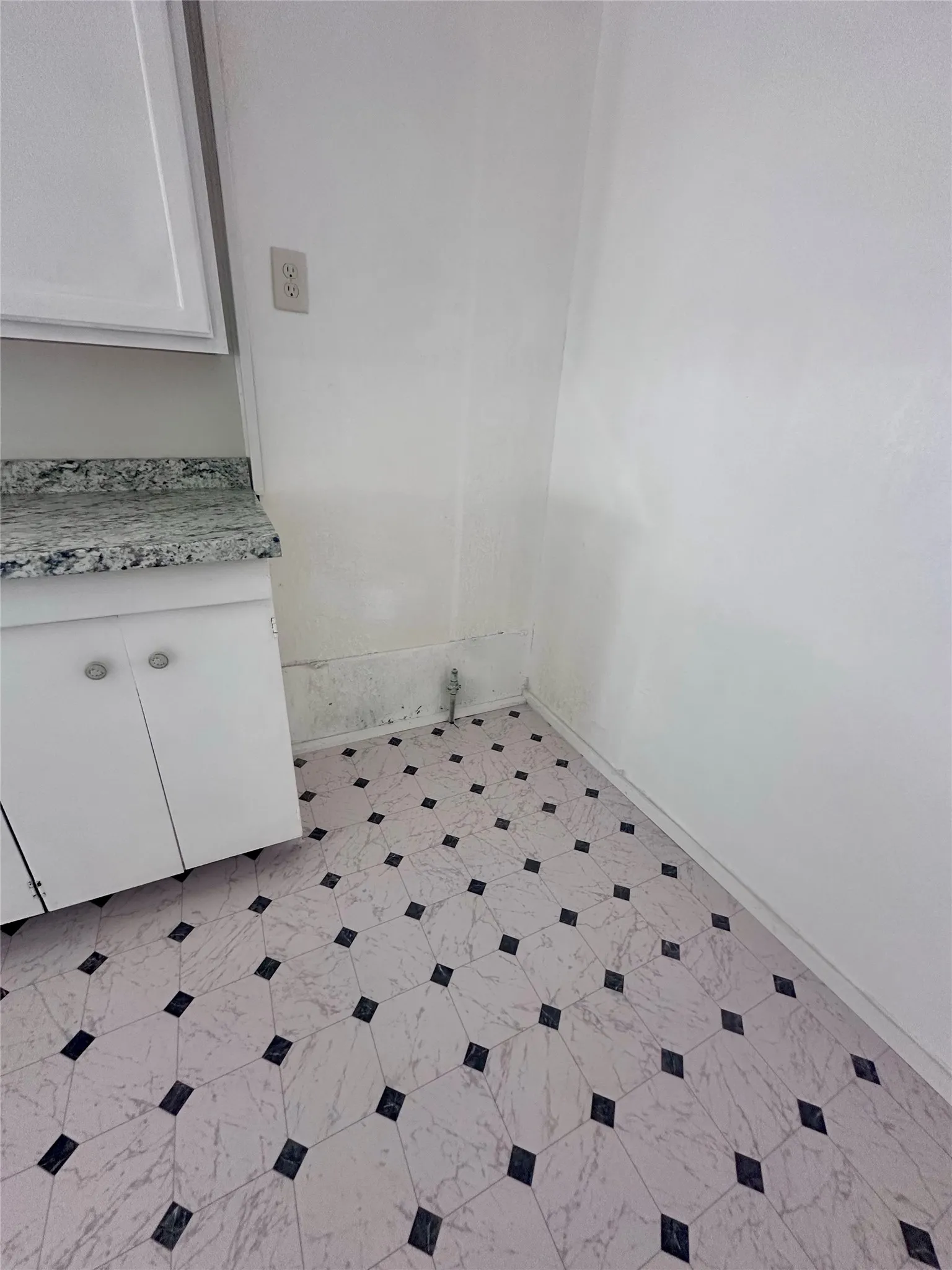 Single Family Residence For Sale in Coleman County , 302 W Ripley Street, Coleman, Texas 76834, 3 Bedroom, 1 Bathroom, Garage spaces, 1,440 Sqft, built in 1920, mls#21220786, Real Estate Agent in Coleman, Homes For Sale in Coleman county, Homes For Sale in Coleman, Realtor in Coleman Texas, Real Estate Brokerage Independent Realty Texas, Luminita Cordes Realtor