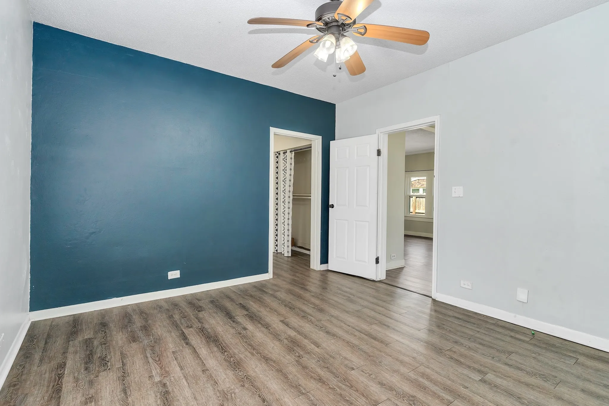 Single Family Residence For Sale in Johnson County , 914 Prairie Avenue, Cleburne, Texas 76033, 2 Bedroom, 1 Bathroom, Garage spaces, 1,254 Sqft, built in 0, Preowned, mls#21212425, Real Estate Agent in Cleburne, Homes For Sale in Johnson county, Homes For Sale in Cleburne, Realtor in Cleburne Texas, Real Estate Brokerage Independent Realty Texas, Luminita Cordes Realtor