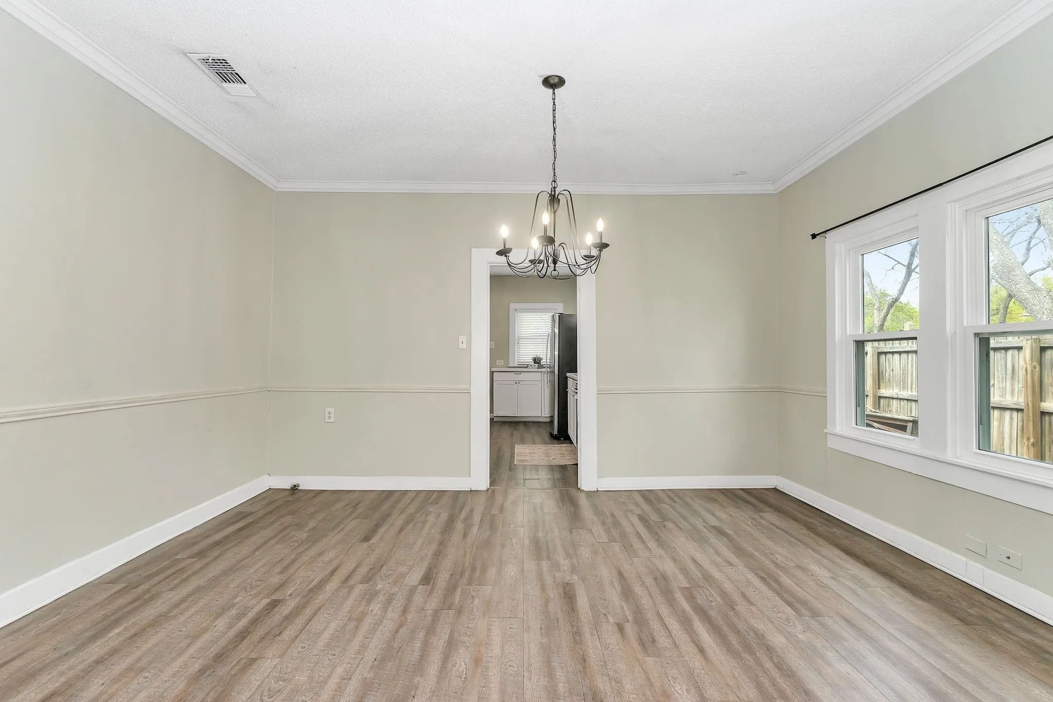 Single Family Residence For Sale in Johnson County , 914 Prairie Avenue, Cleburne, Texas 76033, 2 Bedroom, 1 Bathroom, Garage spaces, 1,254 Sqft, built in 0, Preowned, mls#21212425, Real Estate Agent in Cleburne, Homes For Sale in Johnson county, Homes For Sale in Cleburne, Realtor in Cleburne Texas, Real Estate Brokerage Independent Realty Texas, Luminita Cordes Realtor