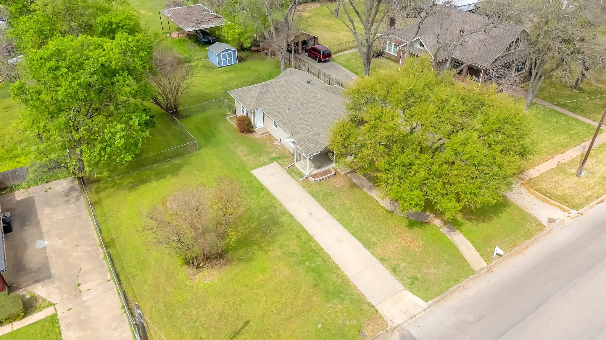 Single Family Residence For Sale in Johnson County , 914 Prairie Avenue, Cleburne, Texas 76033, 2 Bedroom, 1 Bathroom, Garage spaces, 1,254 Sqft, built in 0, Preowned, mls#21212425, Real Estate Agent in Cleburne, Homes For Sale in Johnson county, Homes For Sale in Cleburne, Realtor in Cleburne Texas, Real Estate Brokerage Independent Realty Texas, Luminita Cordes Realtor