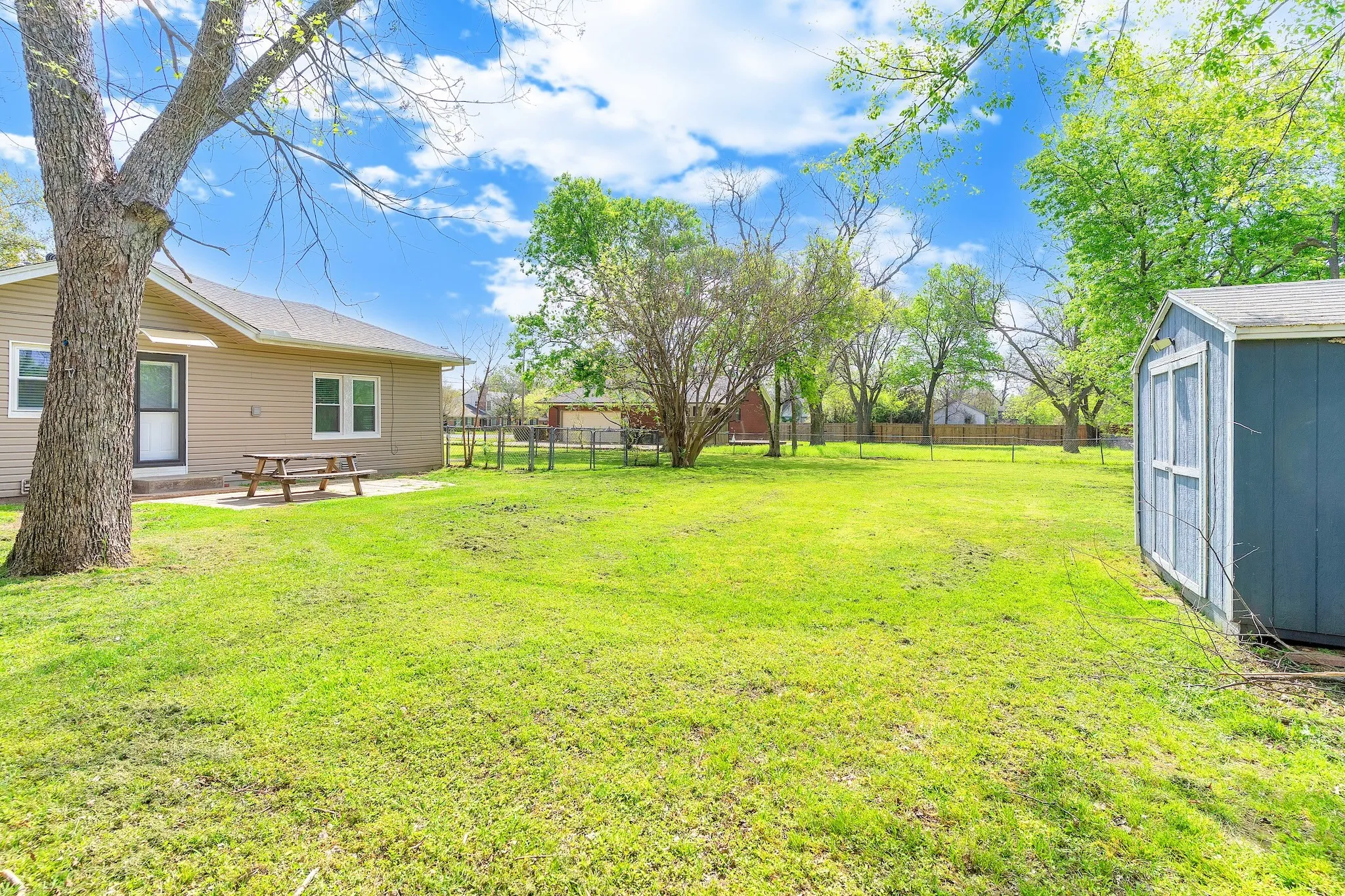 Single Family Residence For Sale in Johnson County , 914 Prairie Avenue, Cleburne, Texas 76033, 2 Bedroom, 1 Bathroom, Garage spaces, 1,254 Sqft, built in 0, Preowned, mls#21212425, Real Estate Agent in Cleburne, Homes For Sale in Johnson county, Homes For Sale in Cleburne, Realtor in Cleburne Texas, Real Estate Brokerage Independent Realty Texas, Luminita Cordes Realtor