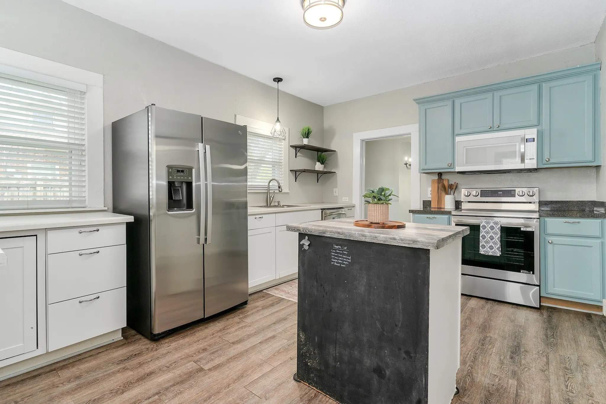 Single Family Residence For Sale in Johnson County , 914 Prairie Avenue, Cleburne, Texas 76033, 2 Bedroom, 1 Bathroom, Garage spaces, 1,254 Sqft, built in 0, Preowned, mls#21212425, Real Estate Agent in Cleburne, Homes For Sale in Johnson county, Homes For Sale in Cleburne, Realtor in Cleburne Texas, Real Estate Brokerage Independent Realty Texas, Luminita Cordes Realtor