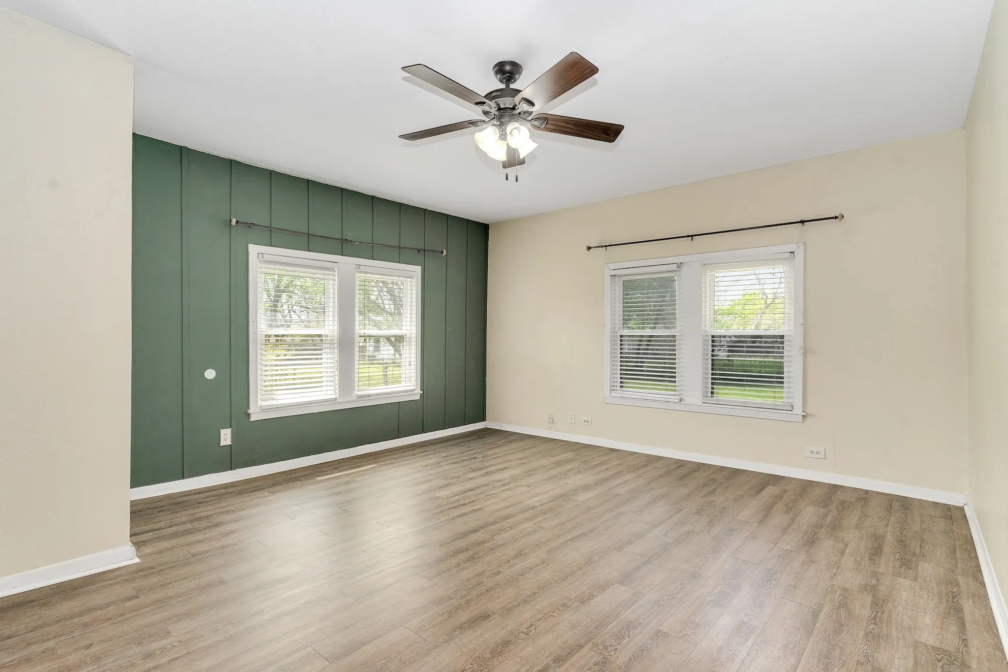 Single Family Residence For Sale in Johnson County , 914 Prairie Avenue, Cleburne, Texas 76033, 2 Bedroom, 1 Bathroom, Garage spaces, 1,254 Sqft, built in 0, Preowned, mls#21212425, Real Estate Agent in Cleburne, Homes For Sale in Johnson county, Homes For Sale in Cleburne, Realtor in Cleburne Texas, Real Estate Brokerage Independent Realty Texas, Luminita Cordes Realtor