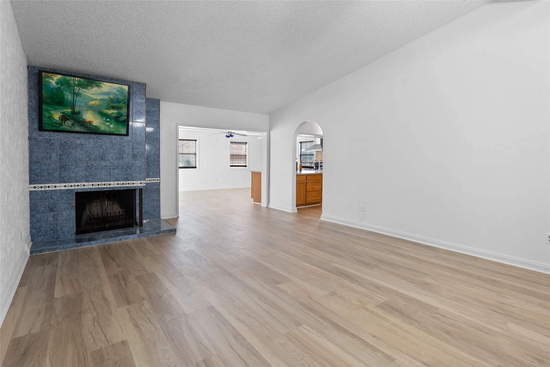 Single Family Residence For Sale in Tarrant County , 204 Pebblebrook Street, Arlington, Texas 76014, 3 Bedrooms, 2 Bathrooms, 2 Garage spaces, 1,284 Sqft, built in 1975, Price $264,900, mls#21219918, Real Estate Agent in Arlington, Homes For Sale in Tarrant county, Homes For Sale in Arlington, Realtor in Arlington Texas, Real Estate Brokerage Independent Realty Texas, Luminita Cordes Realtor