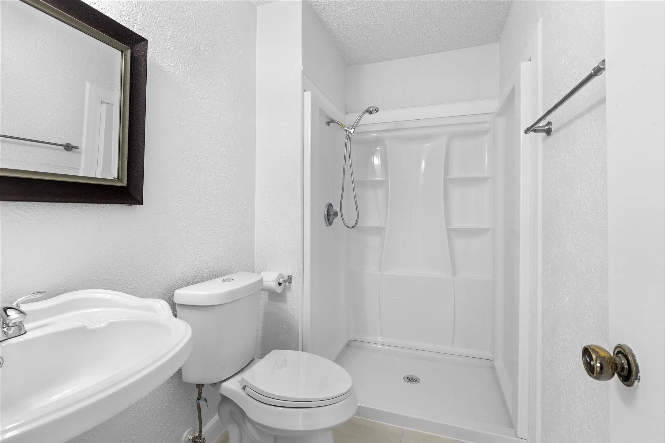 Single Family Residence For Sale in Tarrant County , 204 Pebblebrook Street, Arlington, Texas 76014, 3 Bedrooms, 2 Bathrooms, 2 Garage spaces, 1,284 Sqft, built in 1975, Price $264,900, mls#21219918, Real Estate Agent in Arlington, Homes For Sale in Tarrant county, Homes For Sale in Arlington, Realtor in Arlington Texas, Real Estate Brokerage Independent Realty Texas, Luminita Cordes Realtor
