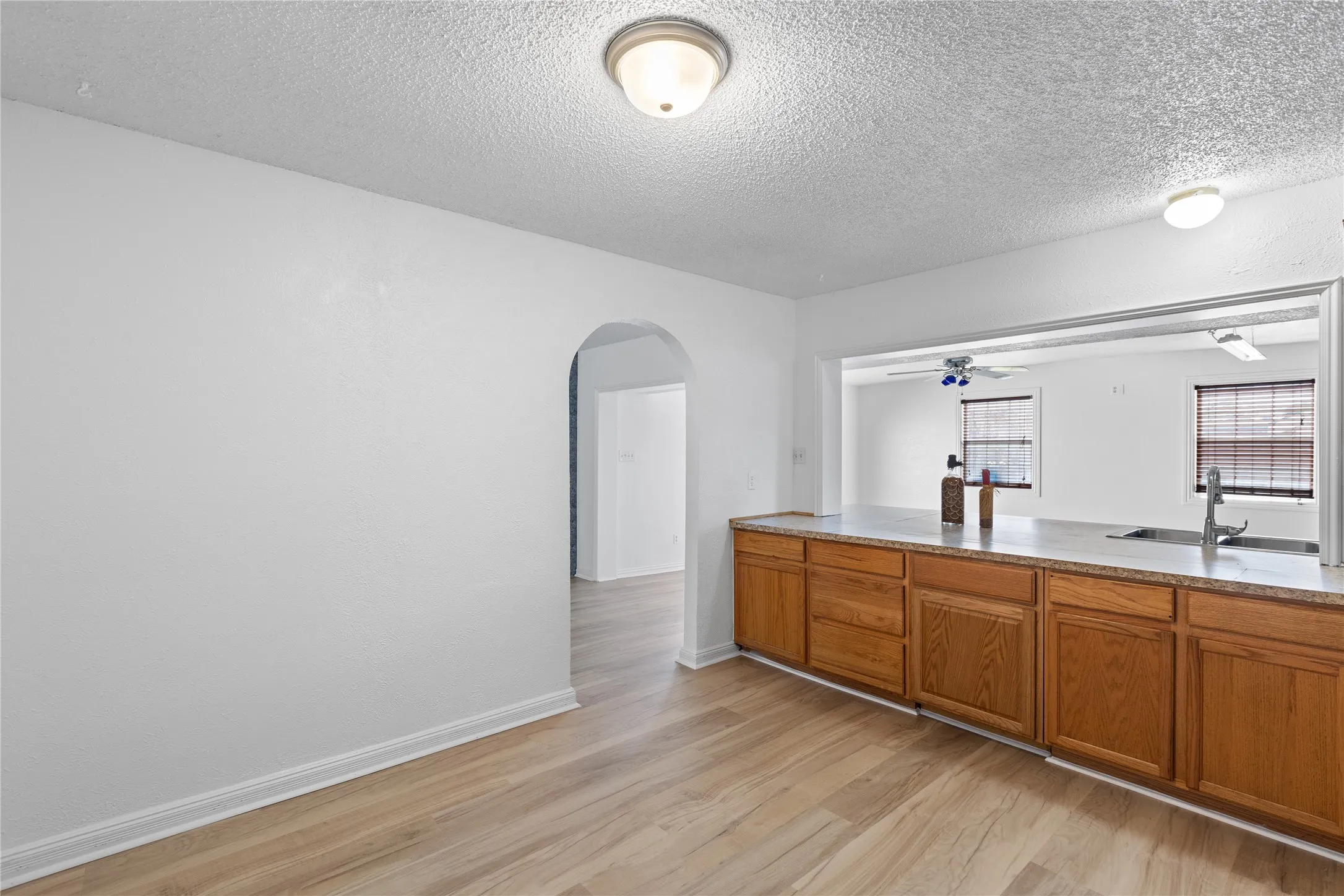 Single Family Residence For Sale in Tarrant County , 204 Pebblebrook Street, Arlington, Texas 76014, 3 Bedrooms, 2 Bathrooms, 2 Garage spaces, 1,284 Sqft, built in 1975, Price $264,900, mls#21219918, Real Estate Agent in Arlington, Homes For Sale in Tarrant county, Homes For Sale in Arlington, Realtor in Arlington Texas, Real Estate Brokerage Independent Realty Texas, Luminita Cordes Realtor