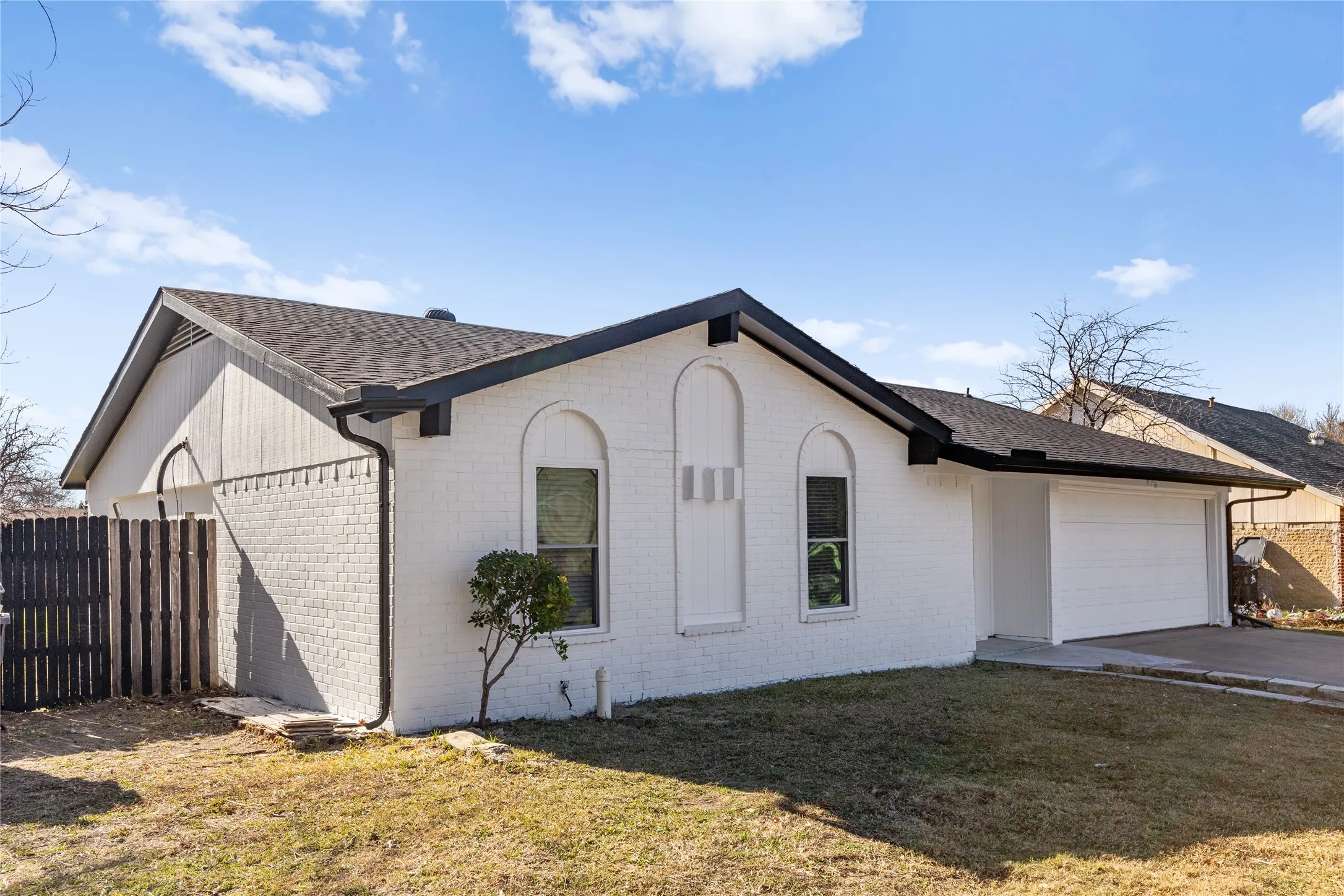 Single Family Residence For Sale in Tarrant County , 204 Pebblebrook Street, Arlington, Texas 76014, 3 Bedrooms, 2 Bathrooms, 2 Garage spaces, 1,284 Sqft, built in 1975, Price $264,900, mls#21219918, Real Estate Agent in Arlington, Homes For Sale in Tarrant county, Homes For Sale in Arlington, Realtor in Arlington Texas, Real Estate Brokerage Independent Realty Texas, Luminita Cordes Realtor