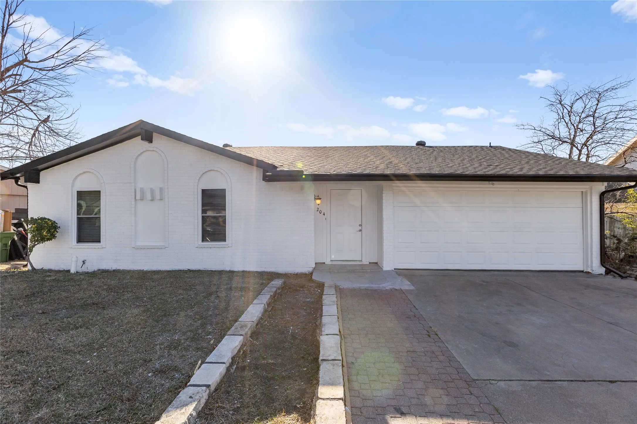 Single Family Residence For Sale in Tarrant County , 204 Pebblebrook Street, Arlington, Texas 76014, 3 Bedrooms, 2 Bathrooms, 2 Garage spaces, 1,284 Sqft, built in 1975, Price $264,900, mls#21219918, Real Estate Agent in Arlington, Homes For Sale in Tarrant county, Homes For Sale in Arlington, Realtor in Arlington Texas, Real Estate Brokerage Independent Realty Texas, Luminita Cordes Realtor