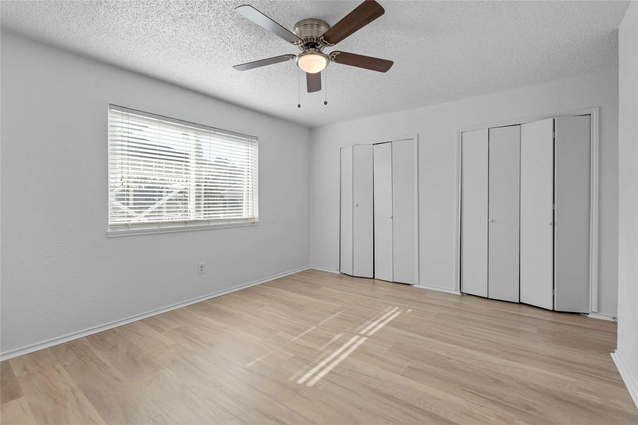 Single Family Residence For Sale in Tarrant County , 204 Pebblebrook Street, Arlington, Texas 76014, 3 Bedrooms, 2 Bathrooms, 2 Garage spaces, 1,284 Sqft, built in 1975, Price $264,900, mls#21219918, Real Estate Agent in Arlington, Homes For Sale in Tarrant county, Homes For Sale in Arlington, Realtor in Arlington Texas, Real Estate Brokerage Independent Realty Texas, Luminita Cordes Realtor