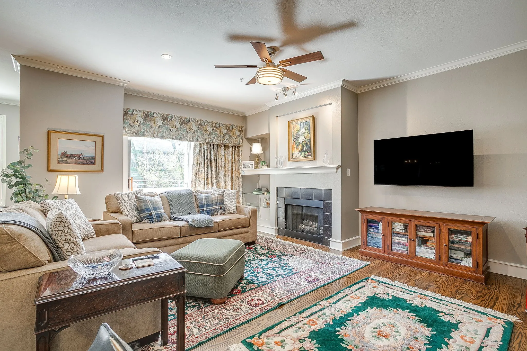Condominium For Sale in Tarrant County , 3333 Darcy Street 2203, Fort Worth, Texas 76107, 2 Bedrooms, 3 Bathrooms, 2 Garage spaces, 1,486 Sqft, built in 1999, Price $415,000, mls#21220802, Real Estate Agent in Fort Worth, Homes For Sale in Tarrant county, Homes For Sale in Fort Worth, Realtor in Fort Worth Texas, Real Estate Brokerage Independent Realty Texas, Luminita Cordes Realtor
