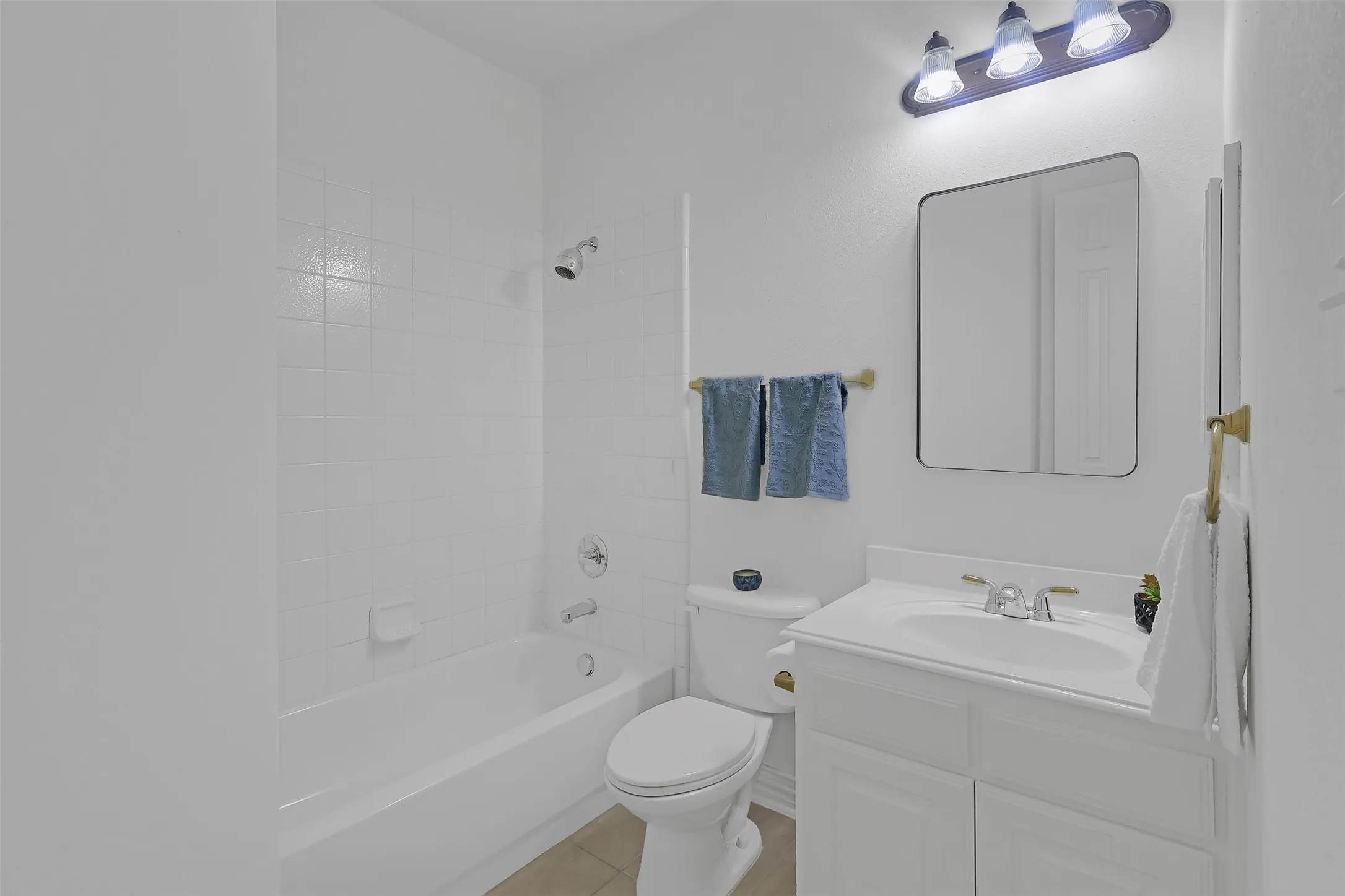 Single Family Residence For Sale in Collin County , 3252 Forestbrook Drive, Richardson, Texas 75082, 3 Bedroom, 4 Bathroom, 2 Garage spaces, 2,759 Sqft, built in 2004, Preowned, mls#21220806, Real Estate Agent in Richardson, Homes For Sale in Collin county, Homes For Sale in Richardson, Realtor in Richardson Texas, Real Estate Brokerage Independent Realty Texas, Luminita Cordes Realtor