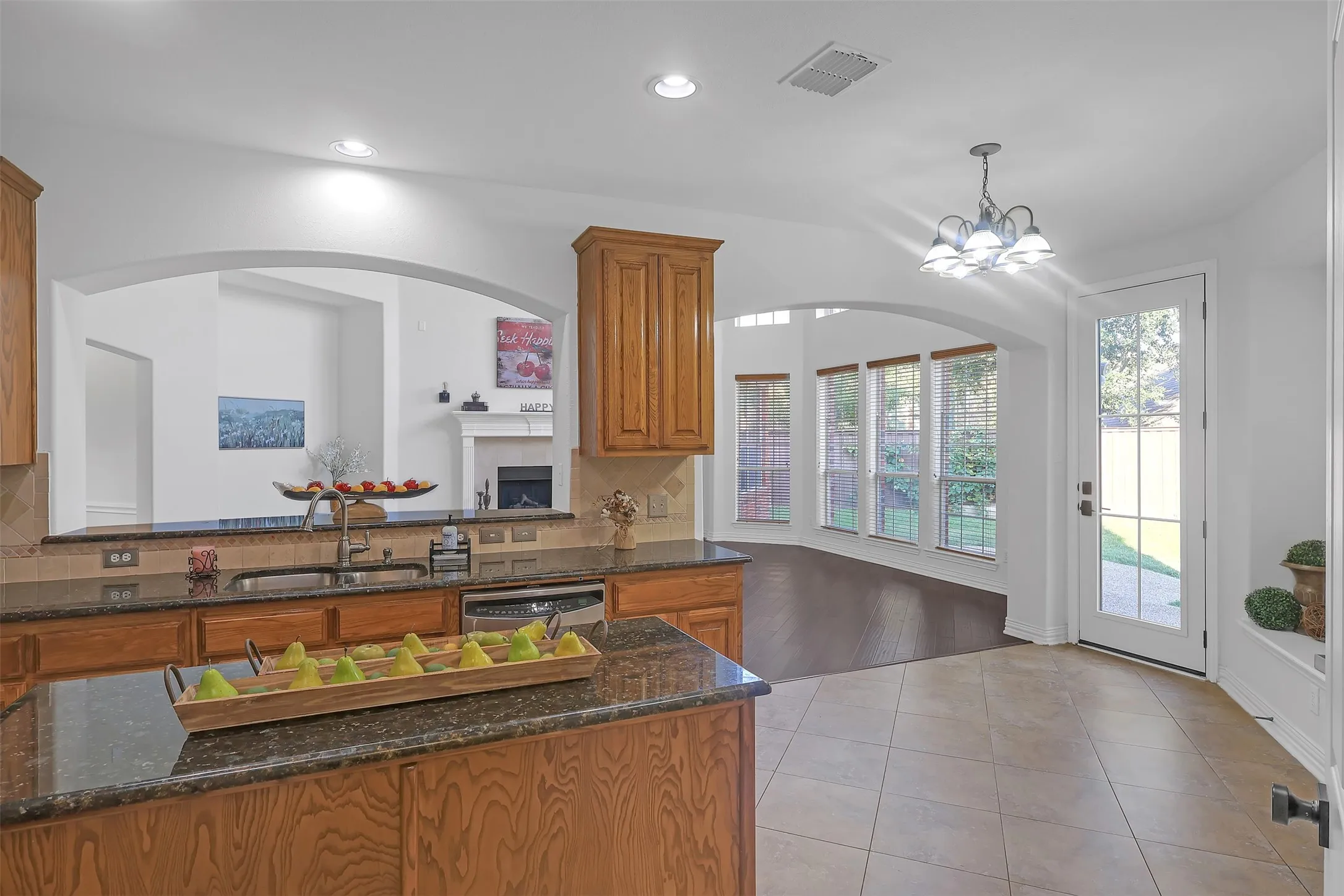Single Family Residence For Sale in Collin County , 3252 Forestbrook Drive, Richardson, Texas 75082, 3 Bedroom, 4 Bathroom, 2 Garage spaces, 2,759 Sqft, built in 2004, Preowned, mls#21220806, Real Estate Agent in Richardson, Homes For Sale in Collin county, Homes For Sale in Richardson, Realtor in Richardson Texas, Real Estate Brokerage Independent Realty Texas, Luminita Cordes Realtor