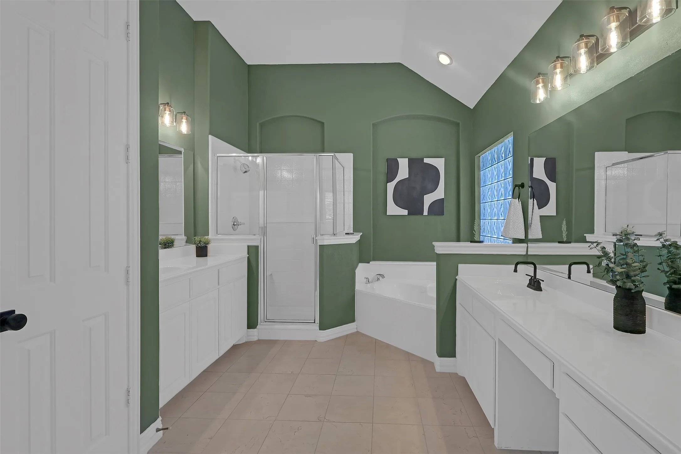 Single Family Residence For Sale in Collin County , 3252 Forestbrook Drive, Richardson, Texas 75082, 3 Bedroom, 4 Bathroom, 2 Garage spaces, 2,759 Sqft, built in 2004, Preowned, mls#21220806, Real Estate Agent in Richardson, Homes For Sale in Collin county, Homes For Sale in Richardson, Realtor in Richardson Texas, Real Estate Brokerage Independent Realty Texas, Luminita Cordes Realtor