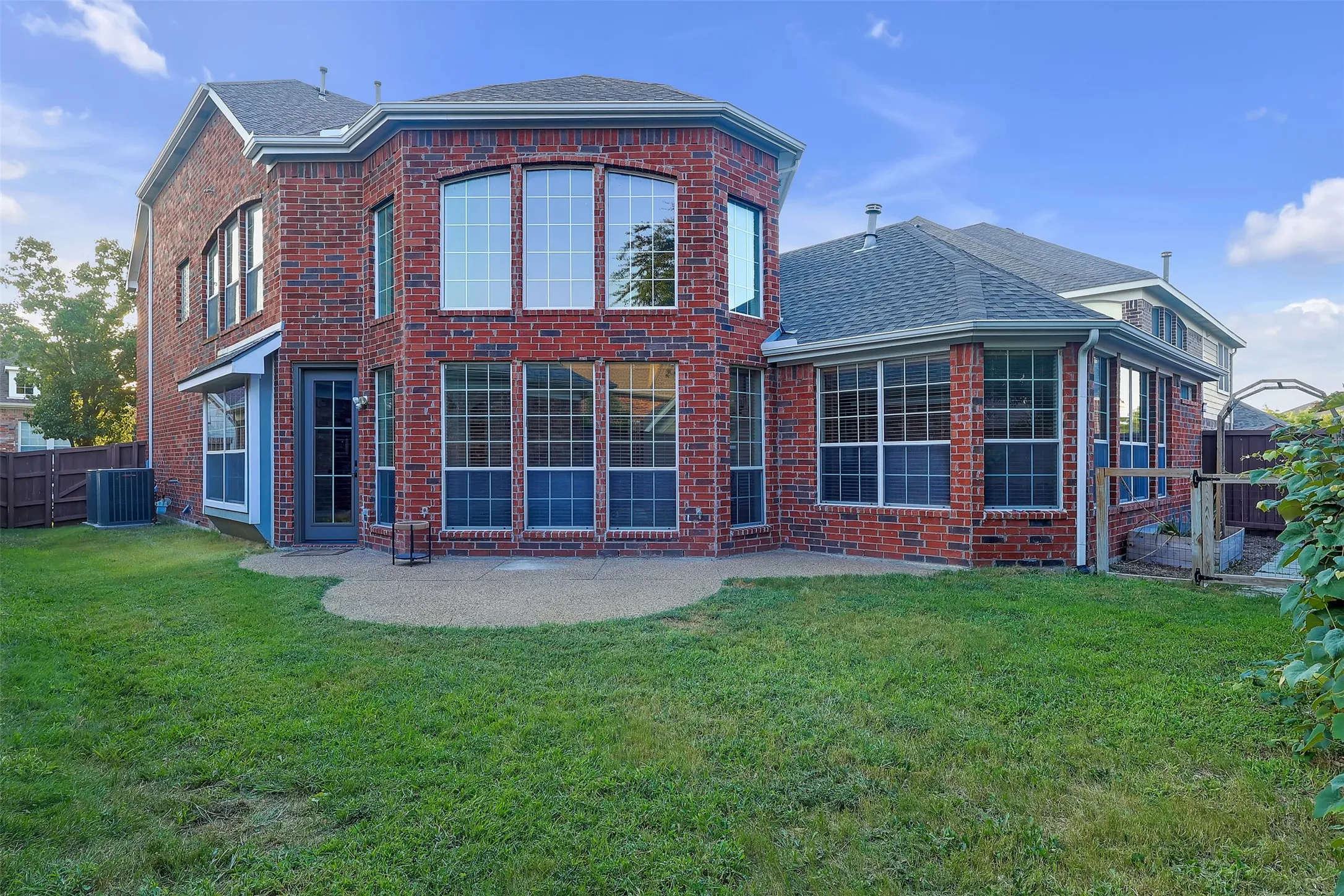 Single Family Residence For Sale in Collin County , 3252 Forestbrook Drive, Richardson, Texas 75082, 3 Bedroom, 4 Bathroom, 2 Garage spaces, 2,759 Sqft, built in 2004, Preowned, mls#21220806, Real Estate Agent in Richardson, Homes For Sale in Collin county, Homes For Sale in Richardson, Realtor in Richardson Texas, Real Estate Brokerage Independent Realty Texas, Luminita Cordes Realtor