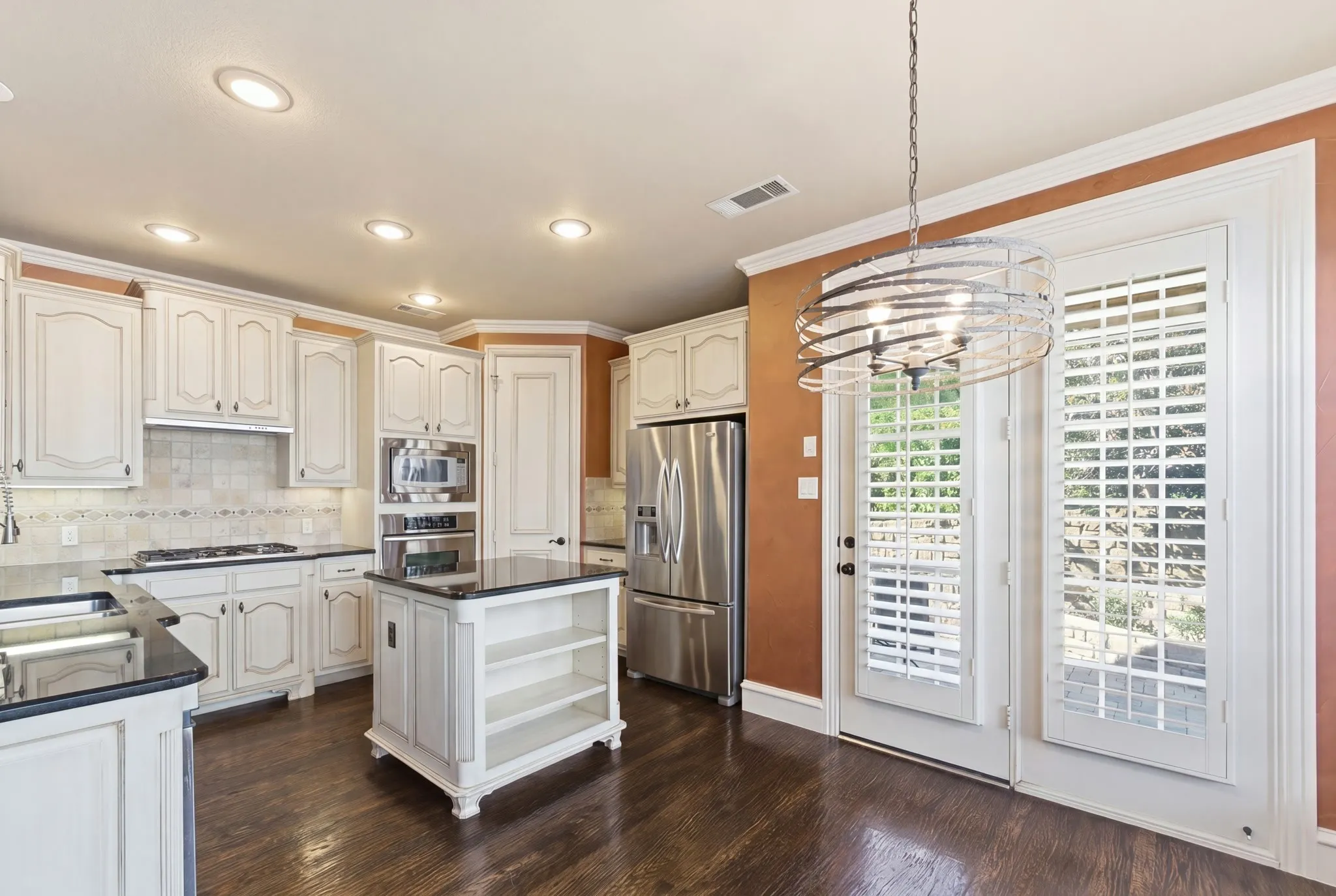 Townhouse For Sale in Dallas County , 4470 Saint Andrews Boulevard, Irving, Texas 75038, 4 Bedroom, 4 Bathroom, 2 Garage spaces, 2,926 Sqft, built in 2004, Preowned, mls#21218289, Real Estate Agent in Irving, Homes For Sale in Dallas county, Homes For Sale in Irving, Realtor in Irving Texas, Real Estate Brokerage Independent Realty Texas, Luminita Cordes Realtor