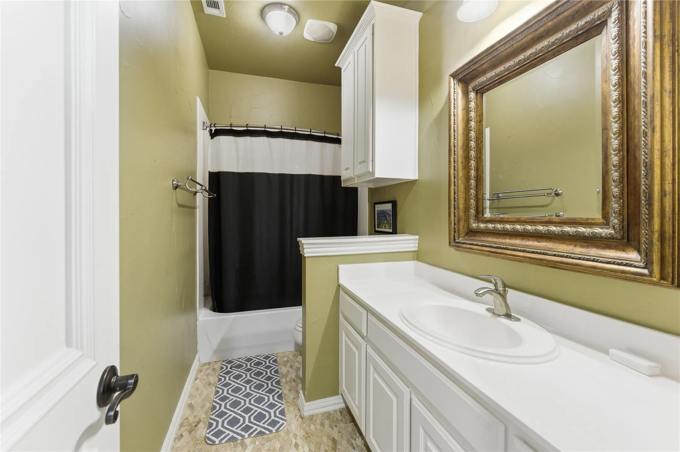 Townhouse For Sale in Dallas County , 4470 Saint Andrews Boulevard, Irving, Texas 75038, 4 Bedroom, 4 Bathroom, 2 Garage spaces, 2,926 Sqft, built in 2004, Preowned, mls#21218289, Real Estate Agent in Irving, Homes For Sale in Dallas county, Homes For Sale in Irving, Realtor in Irving Texas, Real Estate Brokerage Independent Realty Texas, Luminita Cordes Realtor