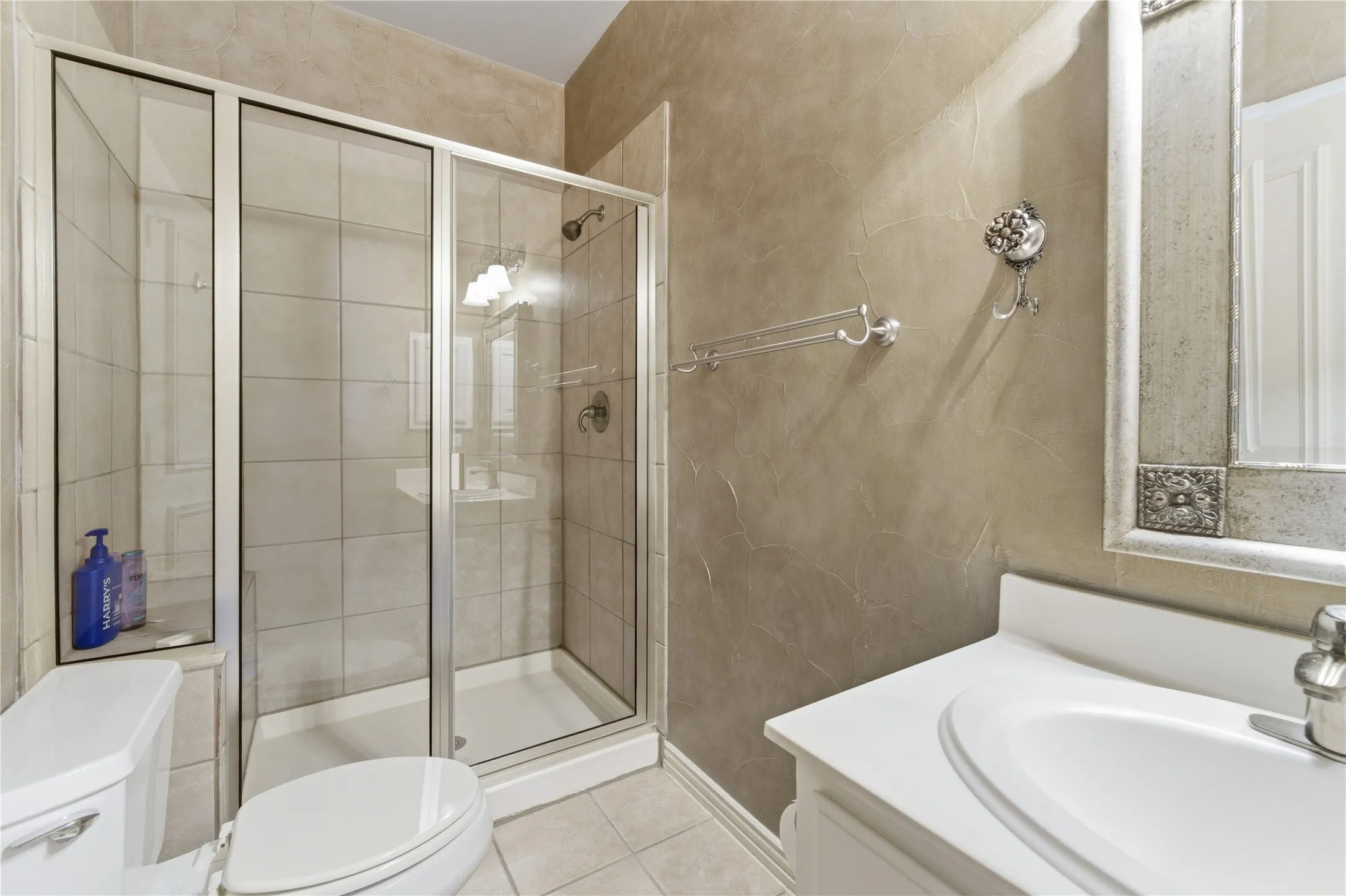 Townhouse For Sale in Dallas County , 4470 Saint Andrews Boulevard, Irving, Texas 75038, 4 Bedroom, 4 Bathroom, 2 Garage spaces, 2,926 Sqft, built in 2004, Preowned, mls#21218289, Real Estate Agent in Irving, Homes For Sale in Dallas county, Homes For Sale in Irving, Realtor in Irving Texas, Real Estate Brokerage Independent Realty Texas, Luminita Cordes Realtor