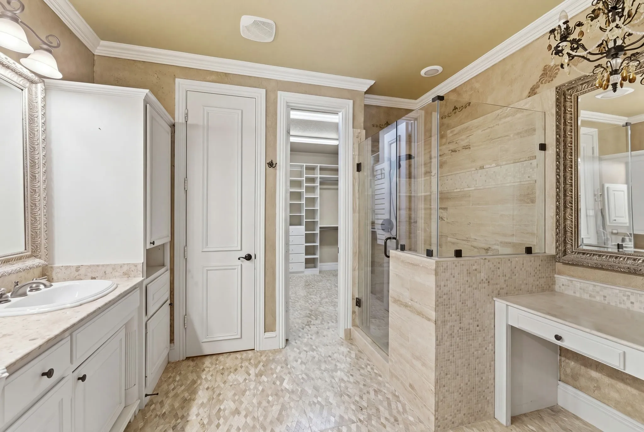 Townhouse For Sale in Dallas County , 4470 Saint Andrews Boulevard, Irving, Texas 75038, 4 Bedroom, 4 Bathroom, 2 Garage spaces, 2,926 Sqft, built in 2004, Preowned, mls#21218289, Real Estate Agent in Irving, Homes For Sale in Dallas county, Homes For Sale in Irving, Realtor in Irving Texas, Real Estate Brokerage Independent Realty Texas, Luminita Cordes Realtor