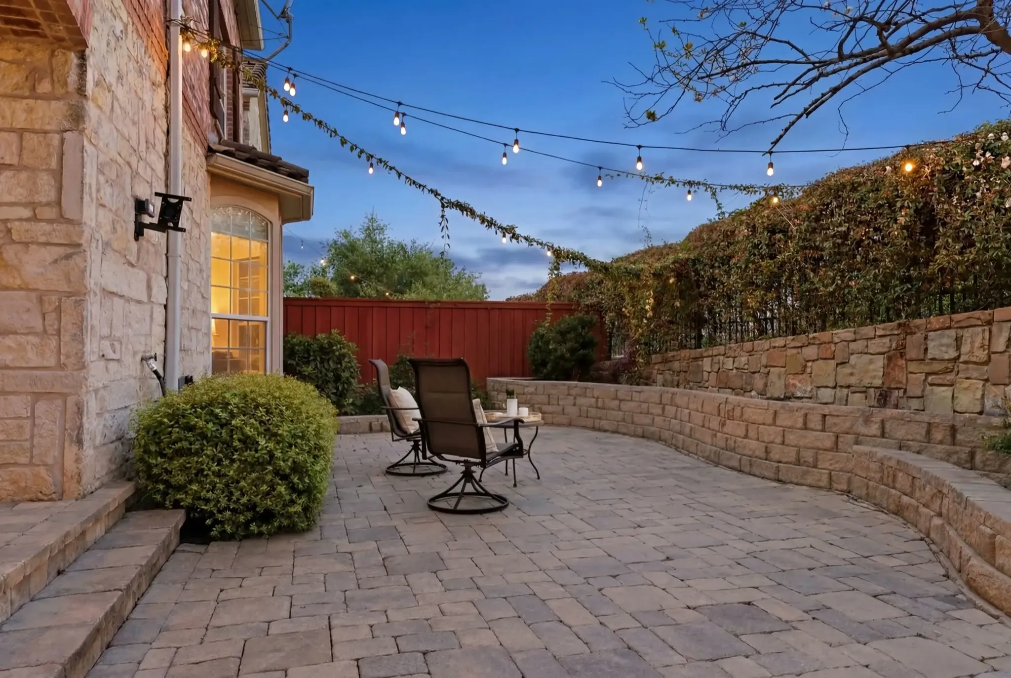 Townhouse For Sale in Dallas County , 4470 Saint Andrews Boulevard, Irving, Texas 75038, 4 Bedroom, 4 Bathroom, 2 Garage spaces, 2,926 Sqft, built in 2004, Preowned, mls#21218289, Real Estate Agent in Irving, Homes For Sale in Dallas county, Homes For Sale in Irving, Realtor in Irving Texas, Real Estate Brokerage Independent Realty Texas, Luminita Cordes Realtor
