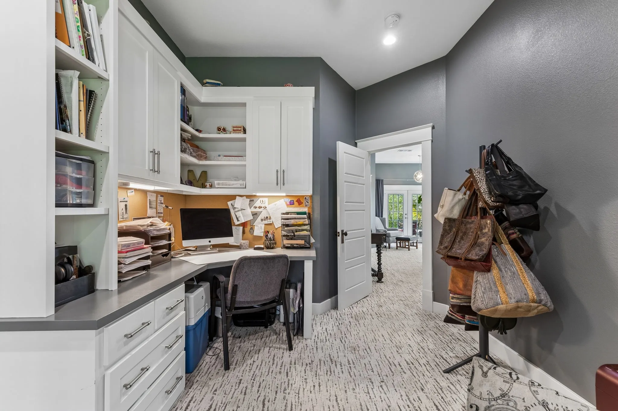 Single Family Residence For Sale in Denton County , 110 S Walnut, Roanoke, Texas 76262, 3 Bedroom, 3 Bathroom, 2 Garage spaces, 3,420 Sqft, built in 1915, Preowned, mls#21218898, Real Estate Agent in Roanoke, Homes For Sale in Denton county, Homes For Sale in Roanoke, Realtor in Roanoke Texas, Real Estate Brokerage Independent Realty Texas, Luminita Cordes Realtor