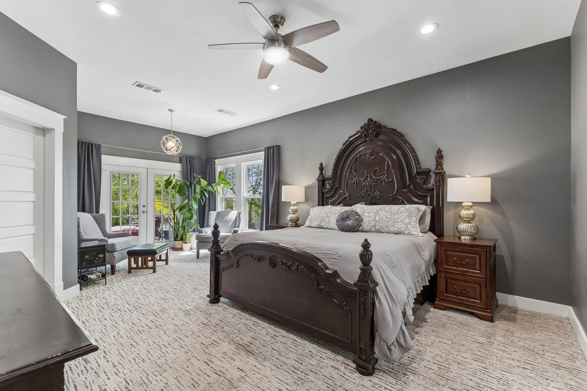 Single Family Residence For Sale in Denton County , 110 S Walnut, Roanoke, Texas 76262, 3 Bedroom, 3 Bathroom, 2 Garage spaces, 3,420 Sqft, built in 1915, Preowned, mls#21218898, Real Estate Agent in Roanoke, Homes For Sale in Denton county, Homes For Sale in Roanoke, Realtor in Roanoke Texas, Real Estate Brokerage Independent Realty Texas, Luminita Cordes Realtor