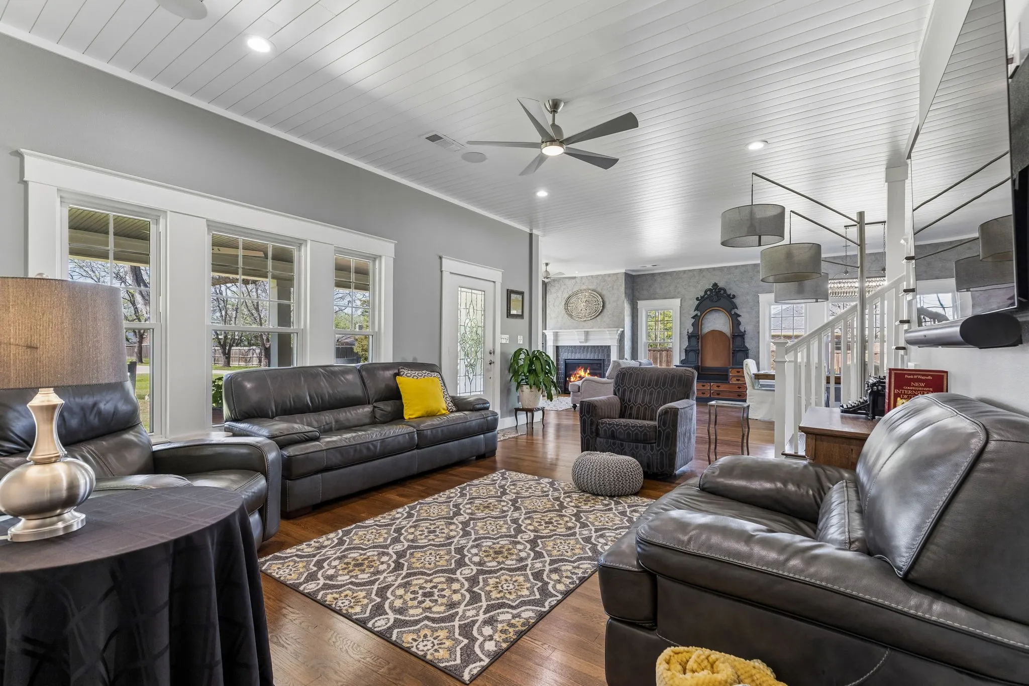 Single Family Residence For Sale in Denton County , 110 S Walnut, Roanoke, Texas 76262, 3 Bedroom, 3 Bathroom, 2 Garage spaces, 3,420 Sqft, built in 1915, Preowned, mls#21218898, Real Estate Agent in Roanoke, Homes For Sale in Denton county, Homes For Sale in Roanoke, Realtor in Roanoke Texas, Real Estate Brokerage Independent Realty Texas, Luminita Cordes Realtor