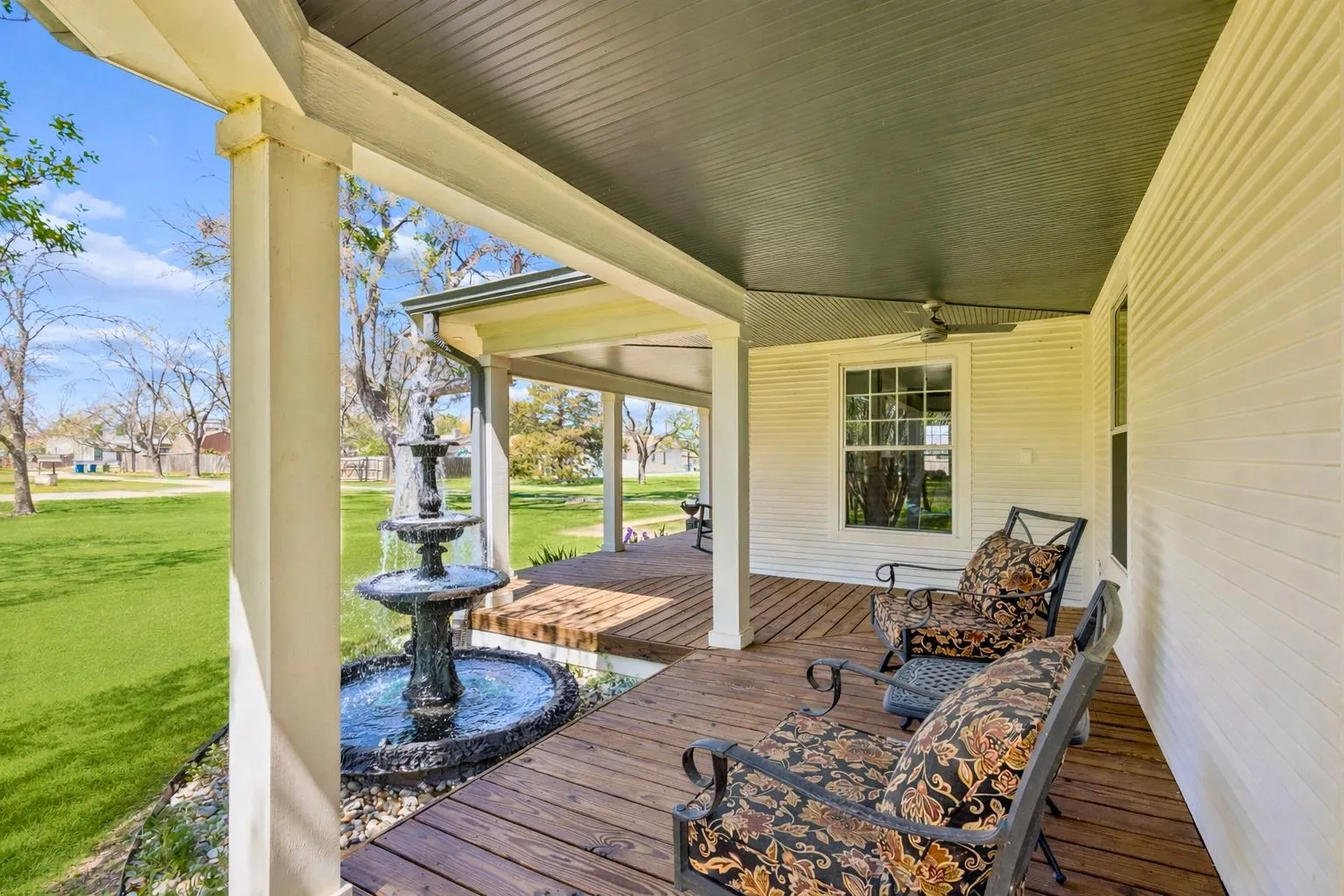 Single Family Residence For Sale in Denton County , 110 S Walnut, Roanoke, Texas 76262, 3 Bedroom, 3 Bathroom, 2 Garage spaces, 3,420 Sqft, built in 1915, Preowned, mls#21218898, Real Estate Agent in Roanoke, Homes For Sale in Denton county, Homes For Sale in Roanoke, Realtor in Roanoke Texas, Real Estate Brokerage Independent Realty Texas, Luminita Cordes Realtor