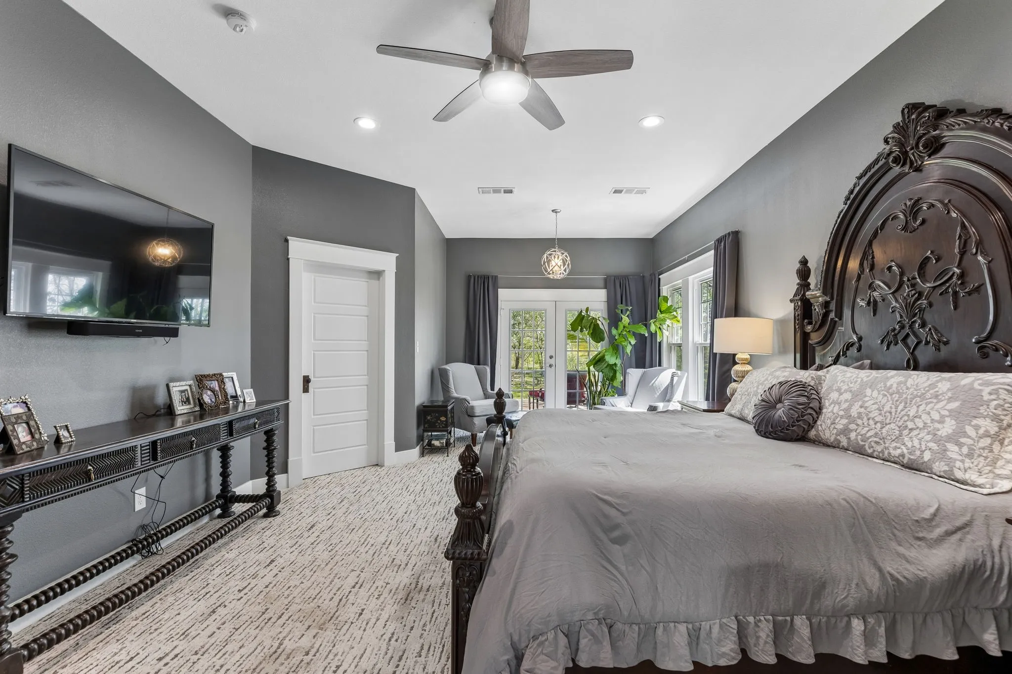Single Family Residence For Sale in Denton County , 110 S Walnut, Roanoke, Texas 76262, 3 Bedroom, 3 Bathroom, 2 Garage spaces, 3,420 Sqft, built in 1915, Preowned, mls#21218898, Real Estate Agent in Roanoke, Homes For Sale in Denton county, Homes For Sale in Roanoke, Realtor in Roanoke Texas, Real Estate Brokerage Independent Realty Texas, Luminita Cordes Realtor