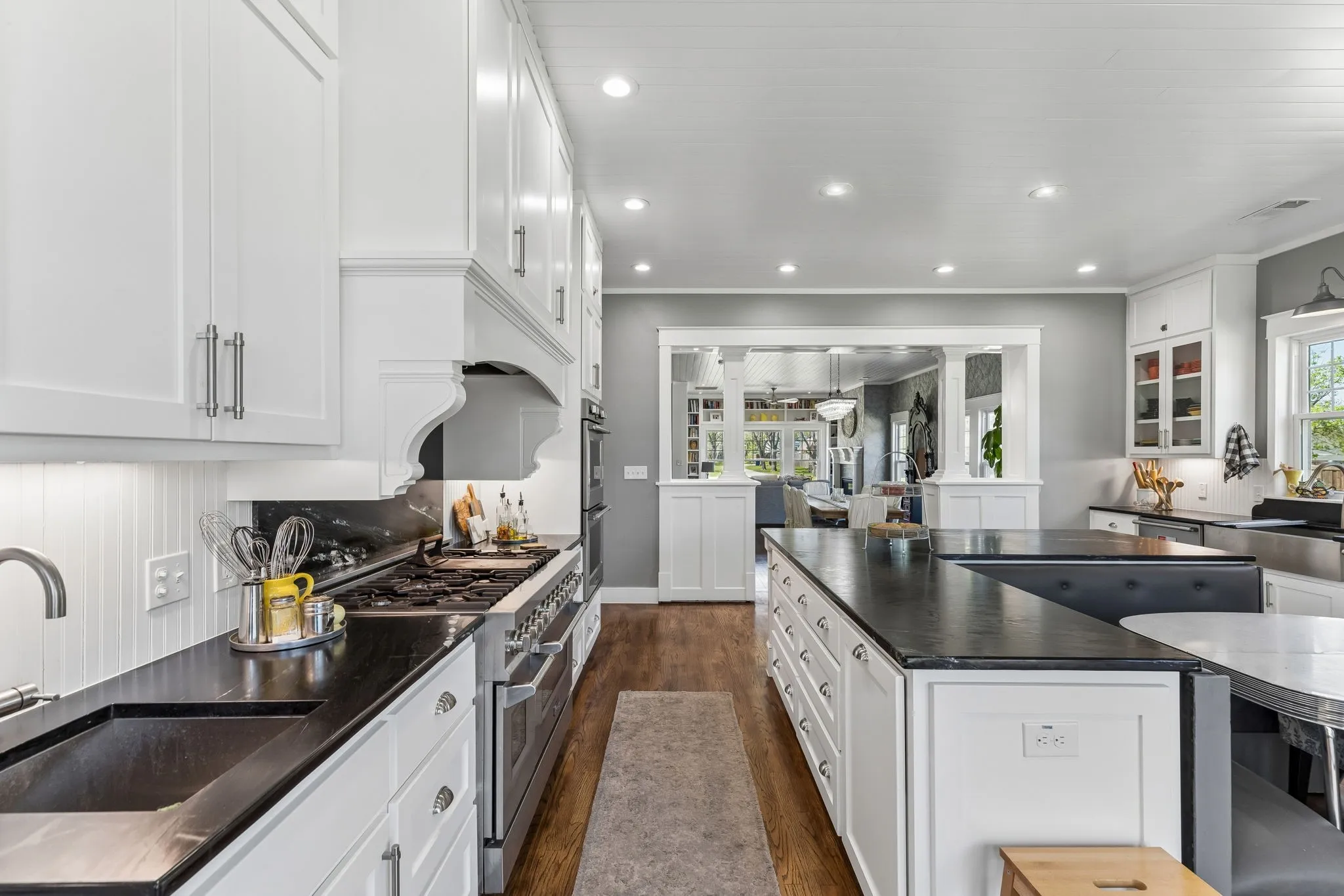 Single Family Residence For Sale in Denton County , 110 S Walnut, Roanoke, Texas 76262, 3 Bedroom, 3 Bathroom, 2 Garage spaces, 3,420 Sqft, built in 1915, Preowned, mls#21218898, Real Estate Agent in Roanoke, Homes For Sale in Denton county, Homes For Sale in Roanoke, Realtor in Roanoke Texas, Real Estate Brokerage Independent Realty Texas, Luminita Cordes Realtor