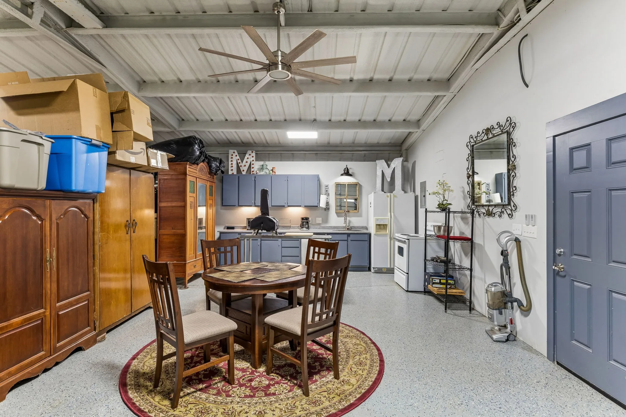 Single Family Residence For Sale in Denton County , 110 S Walnut, Roanoke, Texas 76262, 3 Bedroom, 3 Bathroom, 2 Garage spaces, 3,420 Sqft, built in 1915, Preowned, mls#21218898, Real Estate Agent in Roanoke, Homes For Sale in Denton county, Homes For Sale in Roanoke, Realtor in Roanoke Texas, Real Estate Brokerage Independent Realty Texas, Luminita Cordes Realtor