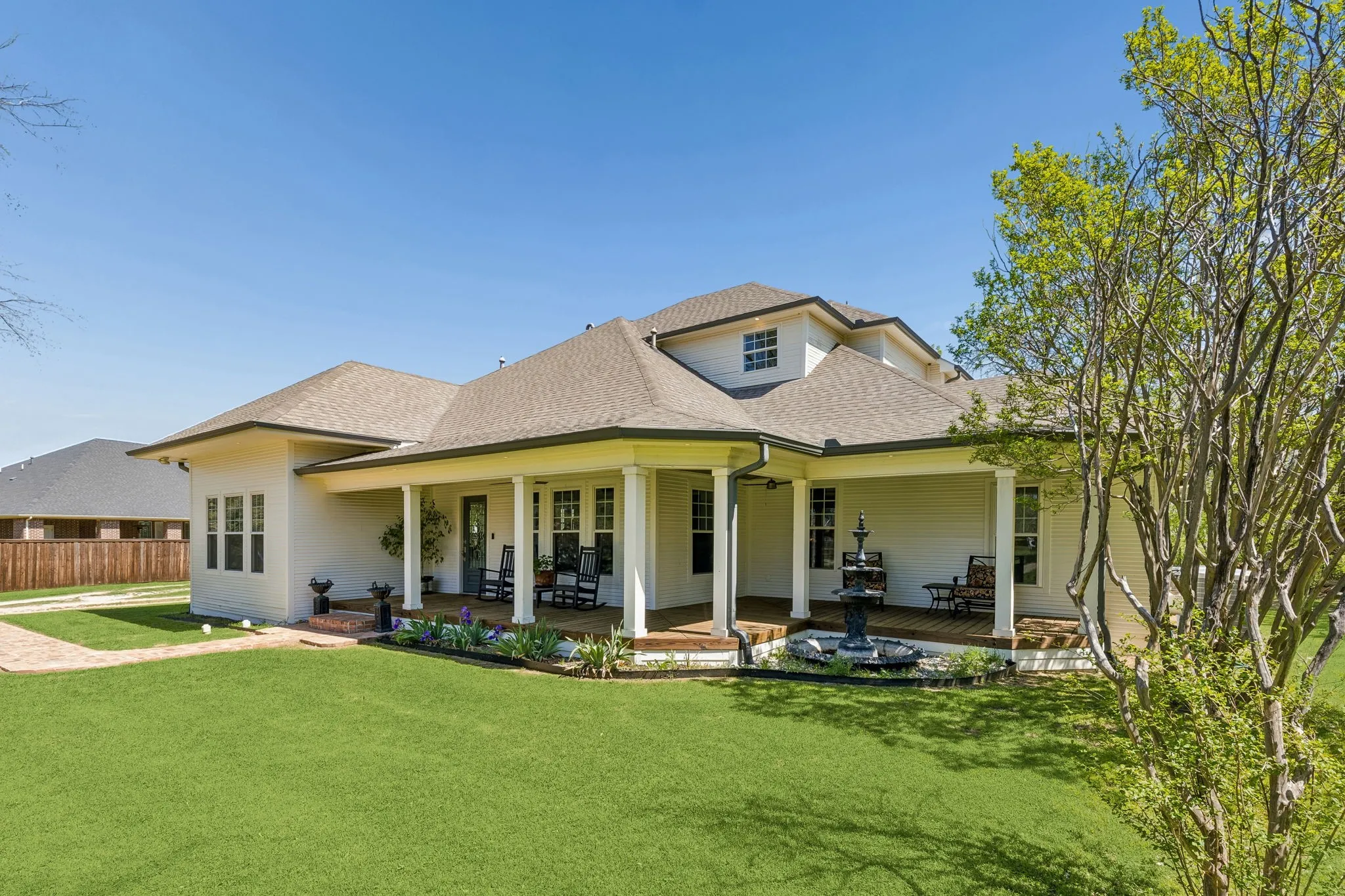 Single Family Residence For Sale in Denton County , 110 S Walnut, Roanoke, Texas 76262, 3 Bedroom, 3 Bathroom, 2 Garage spaces, 3,420 Sqft, built in 1915, Preowned, mls#21218898, Real Estate Agent in Roanoke, Homes For Sale in Denton county, Homes For Sale in Roanoke, Realtor in Roanoke Texas, Real Estate Brokerage Independent Realty Texas, Luminita Cordes Realtor