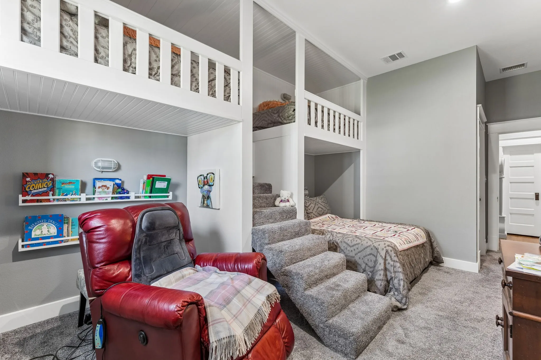 Single Family Residence For Sale in Denton County , 110 S Walnut, Roanoke, Texas 76262, 3 Bedroom, 3 Bathroom, 2 Garage spaces, 3,420 Sqft, built in 1915, Preowned, mls#21218898, Real Estate Agent in Roanoke, Homes For Sale in Denton county, Homes For Sale in Roanoke, Realtor in Roanoke Texas, Real Estate Brokerage Independent Realty Texas, Luminita Cordes Realtor