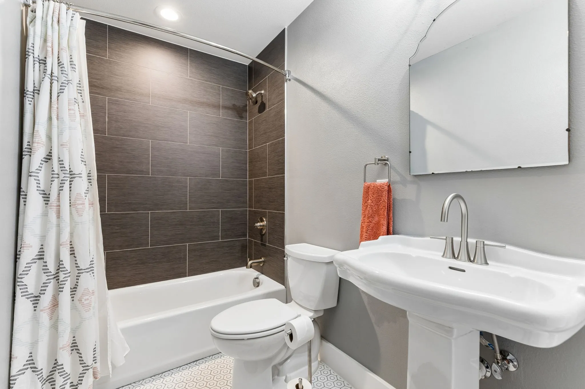 Single Family Residence For Sale in Denton County , 110 S Walnut, Roanoke, Texas 76262, 3 Bedroom, 3 Bathroom, 2 Garage spaces, 3,420 Sqft, built in 1915, Preowned, mls#21218898, Real Estate Agent in Roanoke, Homes For Sale in Denton county, Homes For Sale in Roanoke, Realtor in Roanoke Texas, Real Estate Brokerage Independent Realty Texas, Luminita Cordes Realtor