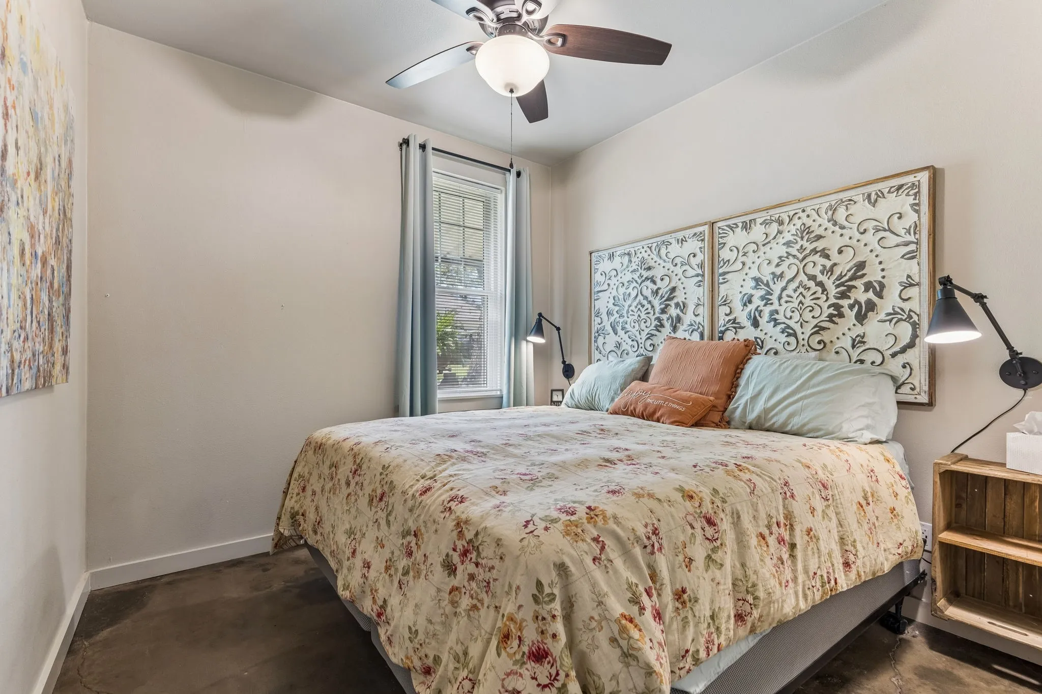 Single Family Residence For Sale in Denton County , 110 S Walnut, Roanoke, Texas 76262, 3 Bedroom, 3 Bathroom, 2 Garage spaces, 3,420 Sqft, built in 1915, Preowned, mls#21218898, Real Estate Agent in Roanoke, Homes For Sale in Denton county, Homes For Sale in Roanoke, Realtor in Roanoke Texas, Real Estate Brokerage Independent Realty Texas, Luminita Cordes Realtor
