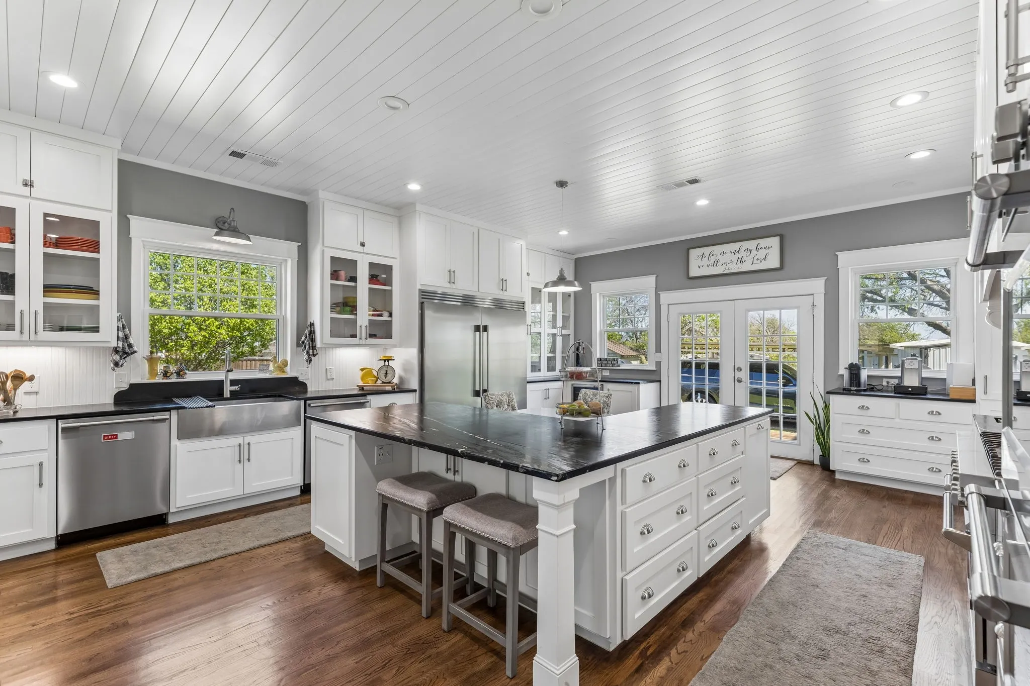 Single Family Residence For Sale in Denton County , 110 S Walnut, Roanoke, Texas 76262, 3 Bedroom, 3 Bathroom, 2 Garage spaces, 3,420 Sqft, built in 1915, Preowned, mls#21218898, Real Estate Agent in Roanoke, Homes For Sale in Denton county, Homes For Sale in Roanoke, Realtor in Roanoke Texas, Real Estate Brokerage Independent Realty Texas, Luminita Cordes Realtor
