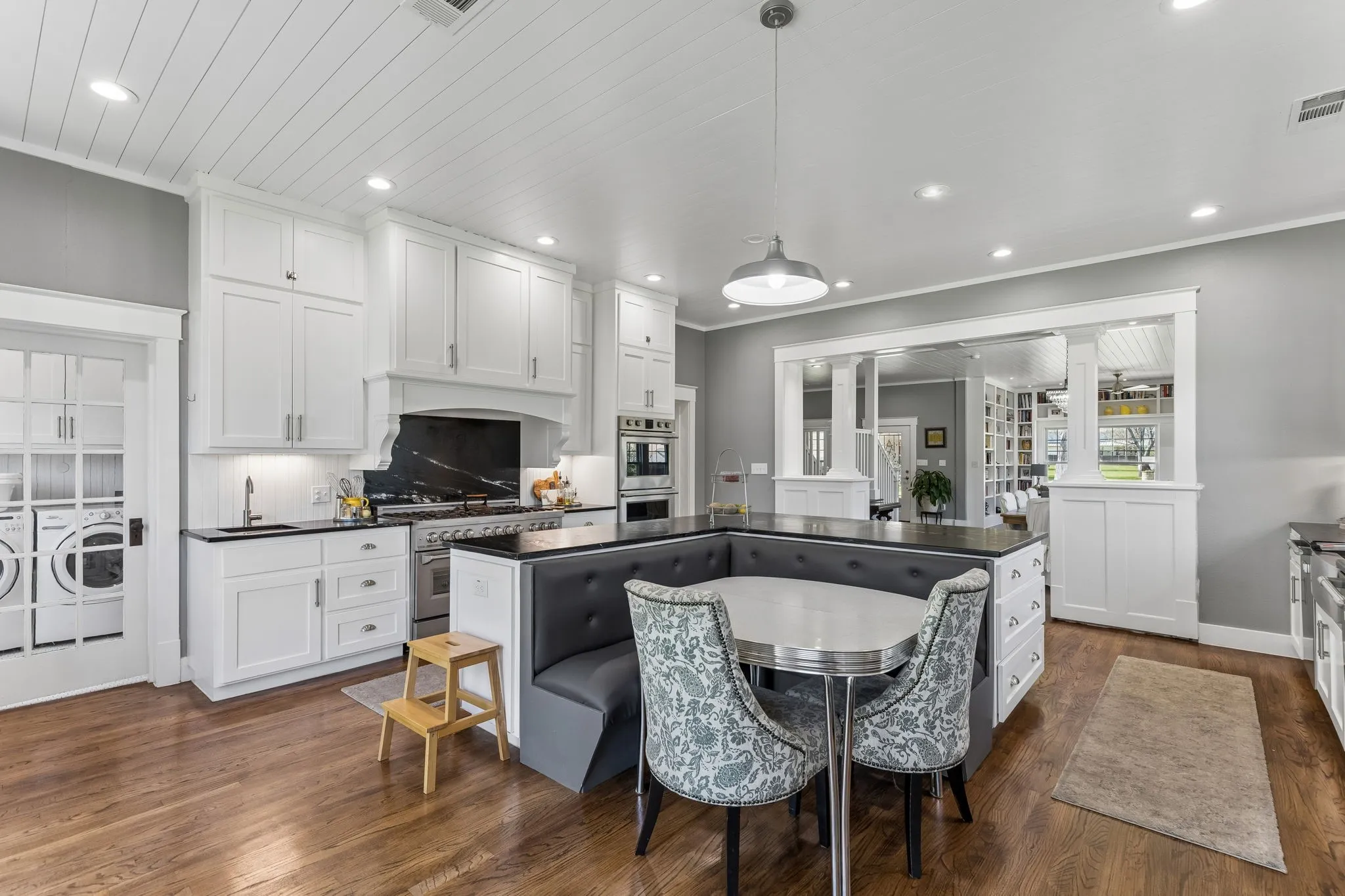Single Family Residence For Sale in Denton County , 110 S Walnut, Roanoke, Texas 76262, 3 Bedroom, 3 Bathroom, 2 Garage spaces, 3,420 Sqft, built in 1915, Preowned, mls#21218898, Real Estate Agent in Roanoke, Homes For Sale in Denton county, Homes For Sale in Roanoke, Realtor in Roanoke Texas, Real Estate Brokerage Independent Realty Texas, Luminita Cordes Realtor