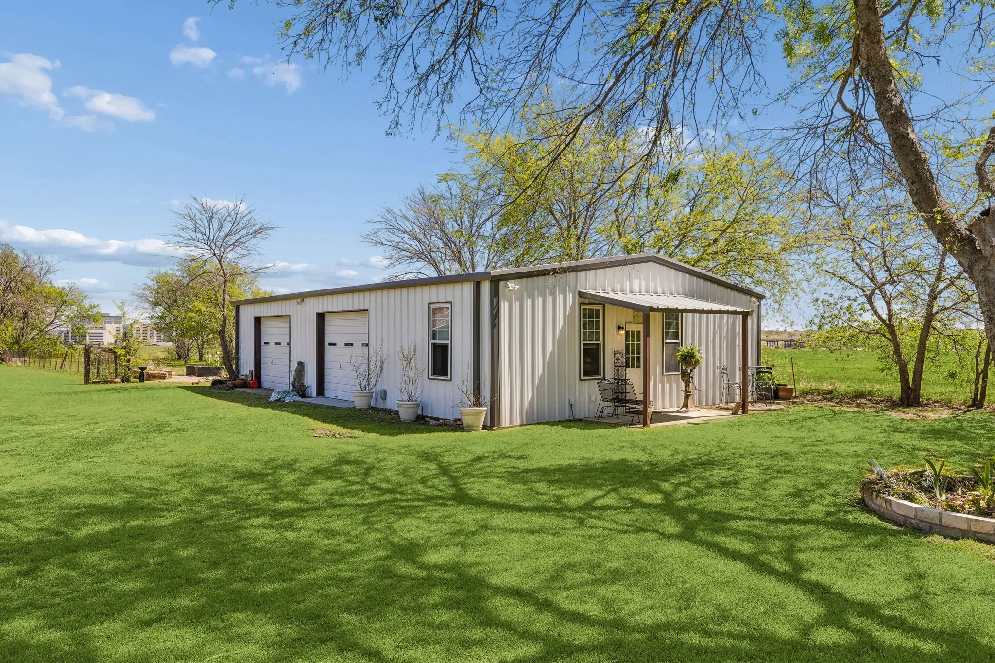 Single Family Residence For Sale in Denton County , 110 S Walnut, Roanoke, Texas 76262, 3 Bedroom, 3 Bathroom, 2 Garage spaces, 3,420 Sqft, built in 1915, Preowned, mls#21218898, Real Estate Agent in Roanoke, Homes For Sale in Denton county, Homes For Sale in Roanoke, Realtor in Roanoke Texas, Real Estate Brokerage Independent Realty Texas, Luminita Cordes Realtor