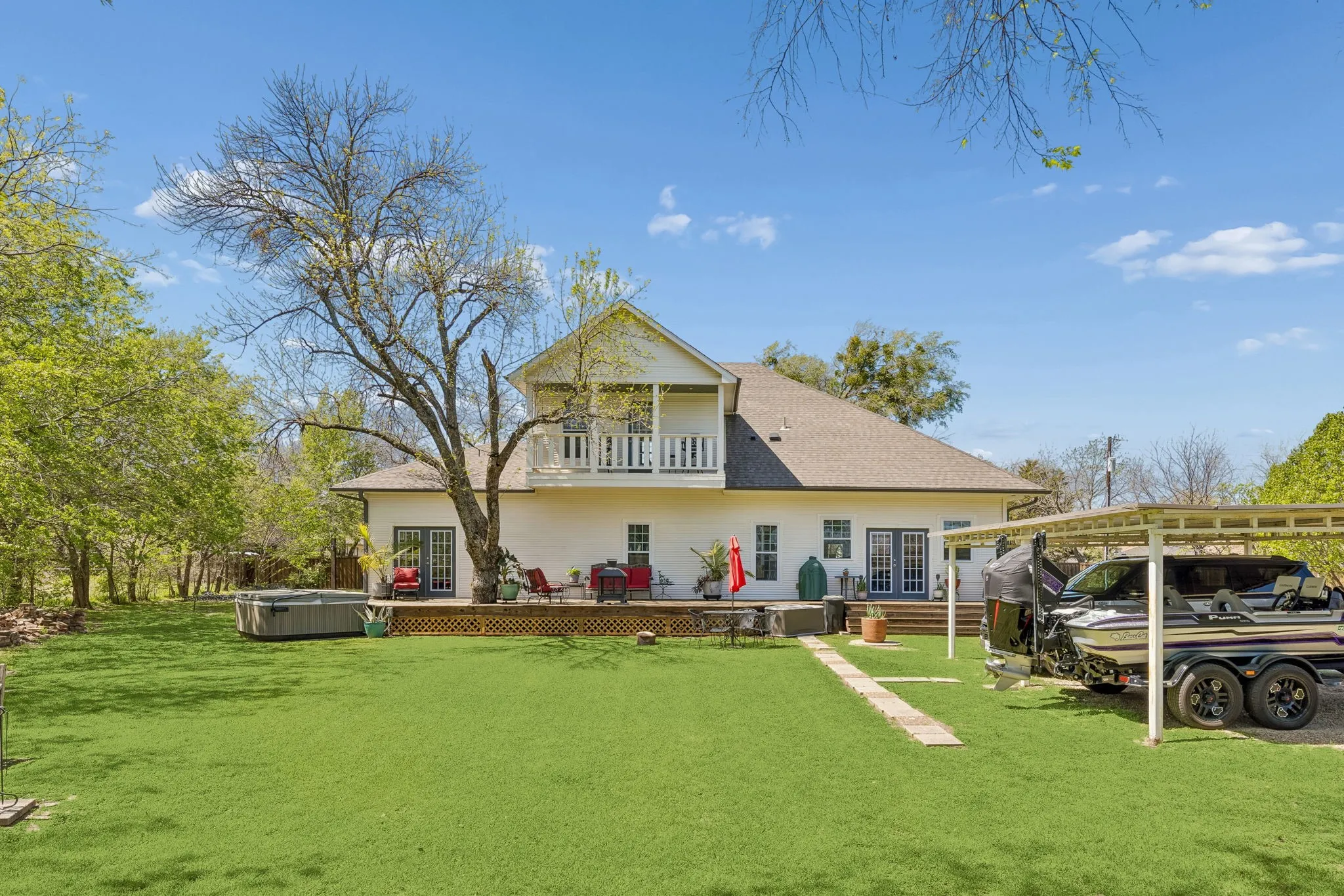 Single Family Residence For Sale in Denton County , 110 S Walnut, Roanoke, Texas 76262, 3 Bedroom, 3 Bathroom, 2 Garage spaces, 3,420 Sqft, built in 1915, Preowned, mls#21218898, Real Estate Agent in Roanoke, Homes For Sale in Denton county, Homes For Sale in Roanoke, Realtor in Roanoke Texas, Real Estate Brokerage Independent Realty Texas, Luminita Cordes Realtor