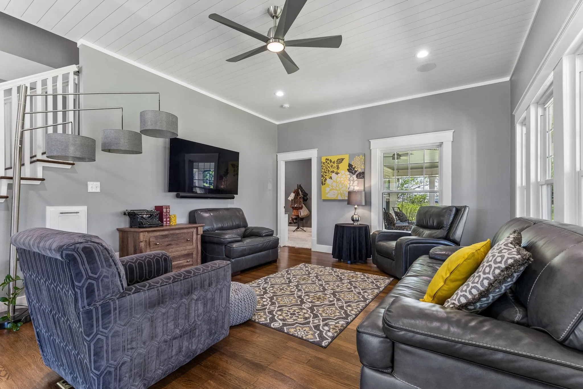 Single Family Residence For Sale in Denton County , 110 S Walnut, Roanoke, Texas 76262, 3 Bedroom, 3 Bathroom, 2 Garage spaces, 3,420 Sqft, built in 1915, Preowned, mls#21218898, Real Estate Agent in Roanoke, Homes For Sale in Denton county, Homes For Sale in Roanoke, Realtor in Roanoke Texas, Real Estate Brokerage Independent Realty Texas, Luminita Cordes Realtor
