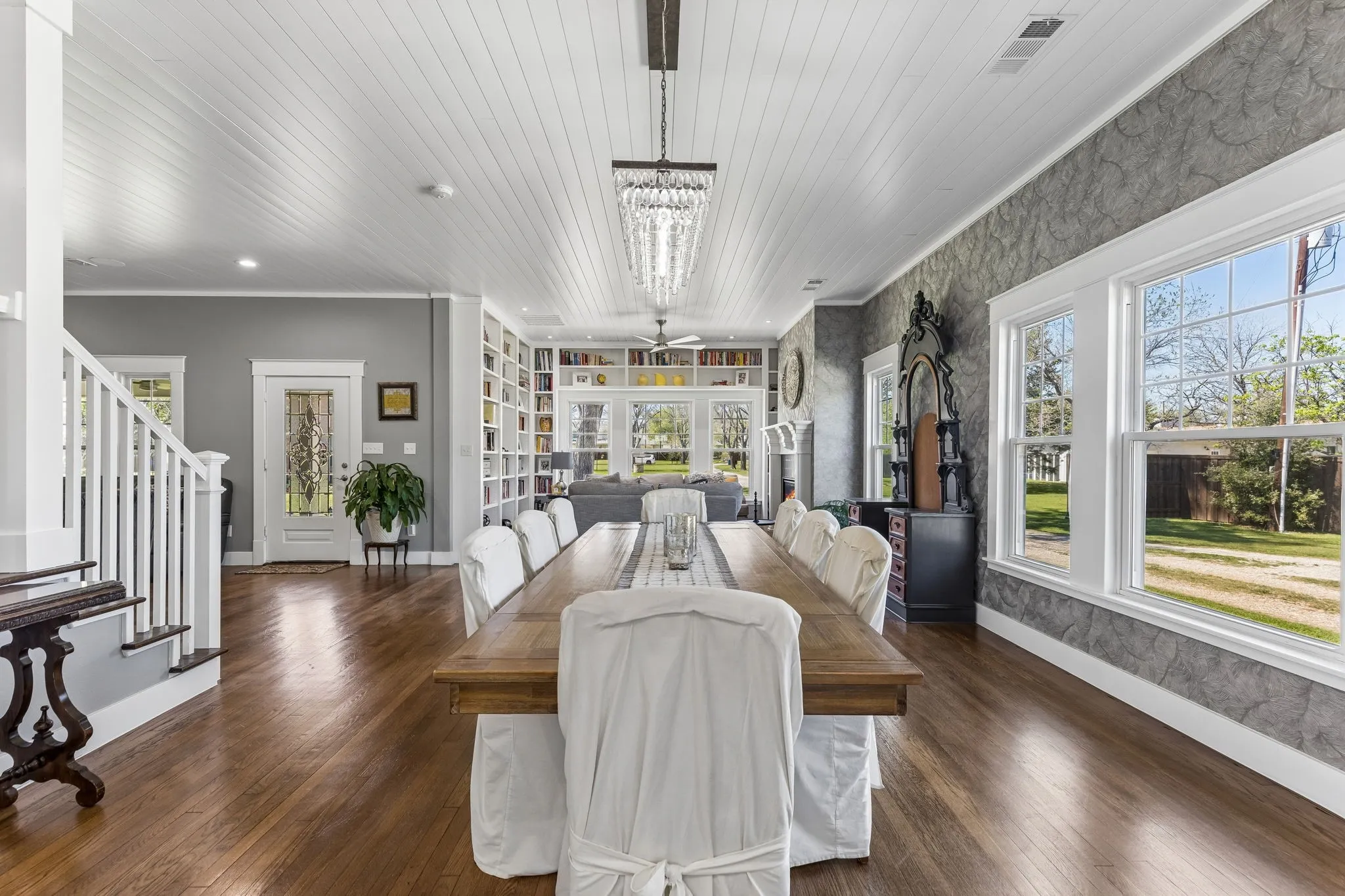 Single Family Residence For Sale in Denton County , 110 S Walnut, Roanoke, Texas 76262, 3 Bedroom, 3 Bathroom, 2 Garage spaces, 3,420 Sqft, built in 1915, Preowned, mls#21218898, Real Estate Agent in Roanoke, Homes For Sale in Denton county, Homes For Sale in Roanoke, Realtor in Roanoke Texas, Real Estate Brokerage Independent Realty Texas, Luminita Cordes Realtor